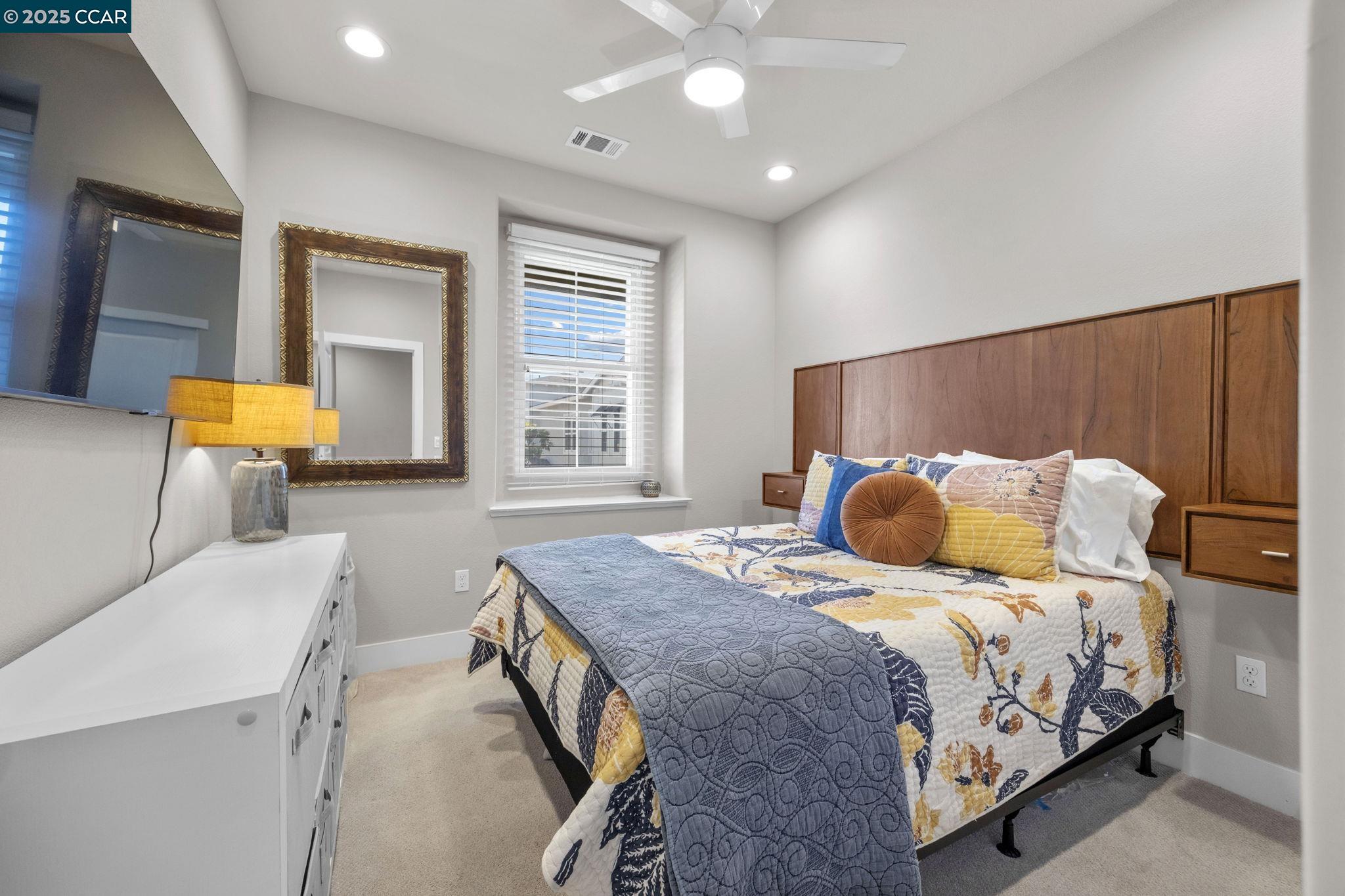 Detail Gallery Image 20 of 31 For 702 Jetty Dr, Richmond,  CA 94804 - 2 Beds | 2/1 Baths