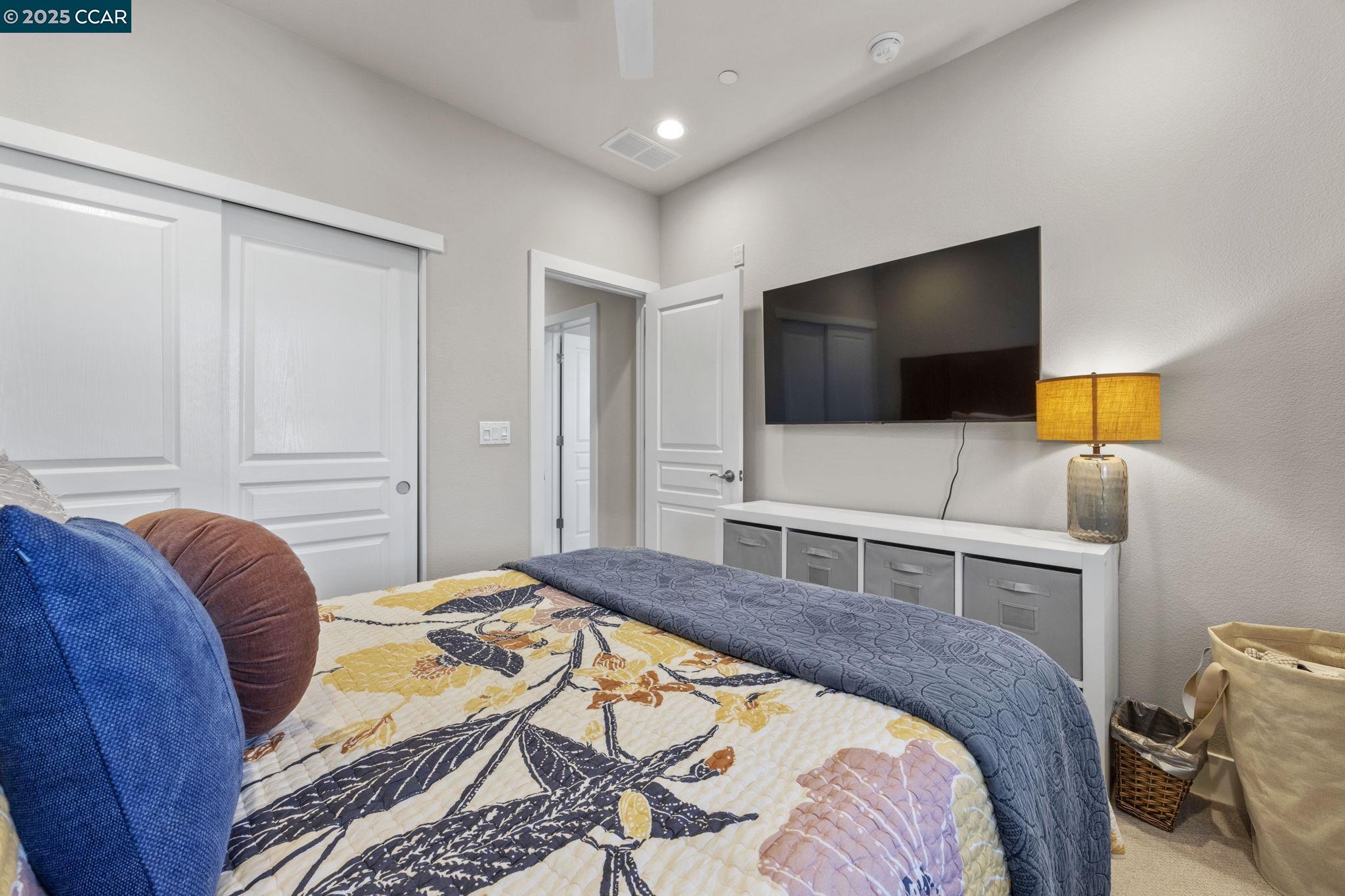 Detail Gallery Image 21 of 31 For 702 Jetty Dr, Richmond,  CA 94804 - 2 Beds | 2/1 Baths