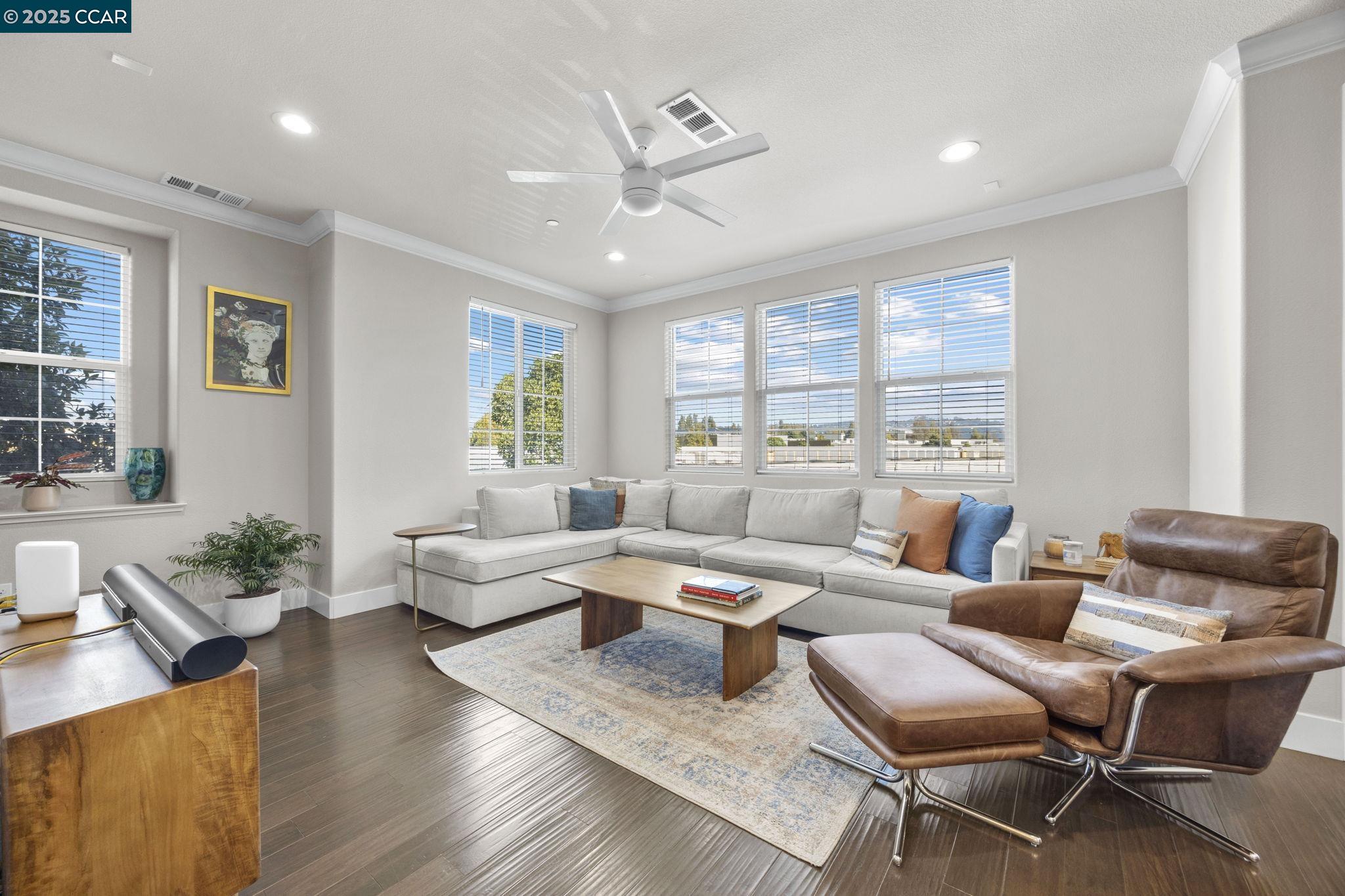 Detail Gallery Image 4 of 31 For 702 Jetty Dr, Richmond,  CA 94804 - 2 Beds | 2/1 Baths