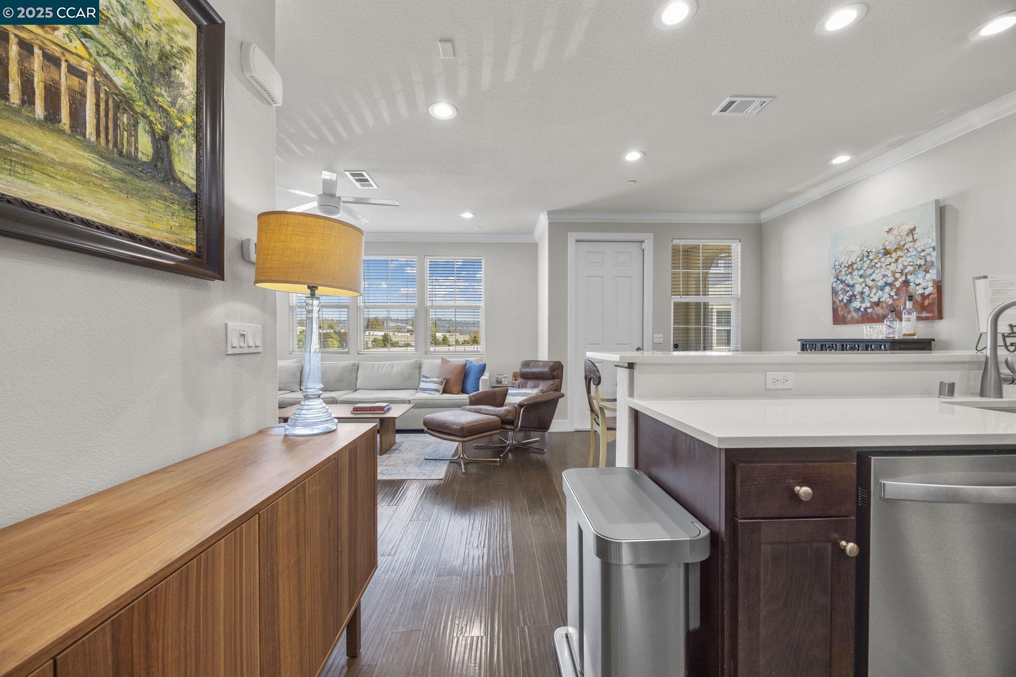 Detail Gallery Image 5 of 31 For 702 Jetty Dr, Richmond,  CA 94804 - 2 Beds | 2/1 Baths