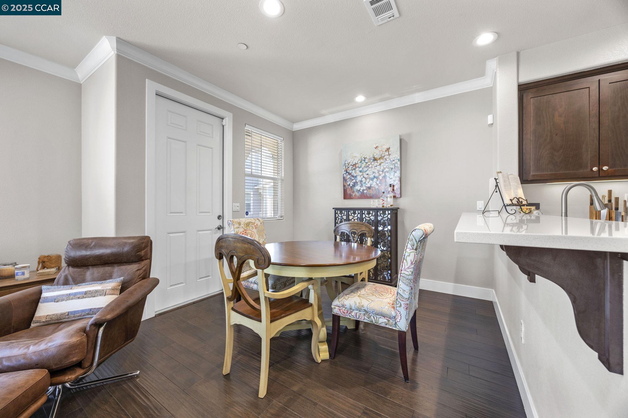 Detail Gallery Image 9 of 31 For 702 Jetty Dr, Richmond,  CA 94804 - 2 Beds | 2/1 Baths