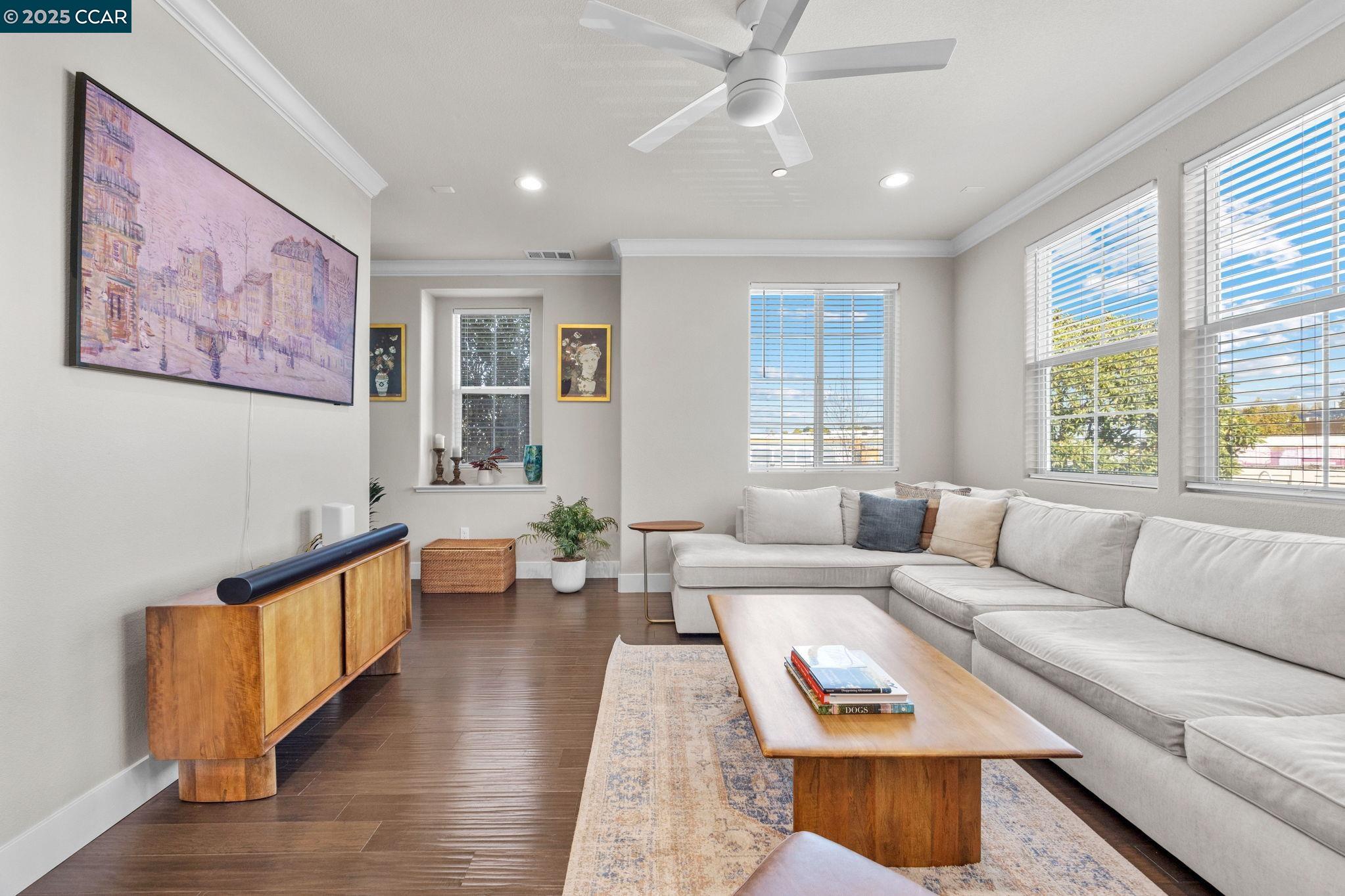 Detail Gallery Image 10 of 31 For 702 Jetty Dr, Richmond,  CA 94804 - 2 Beds | 2/1 Baths