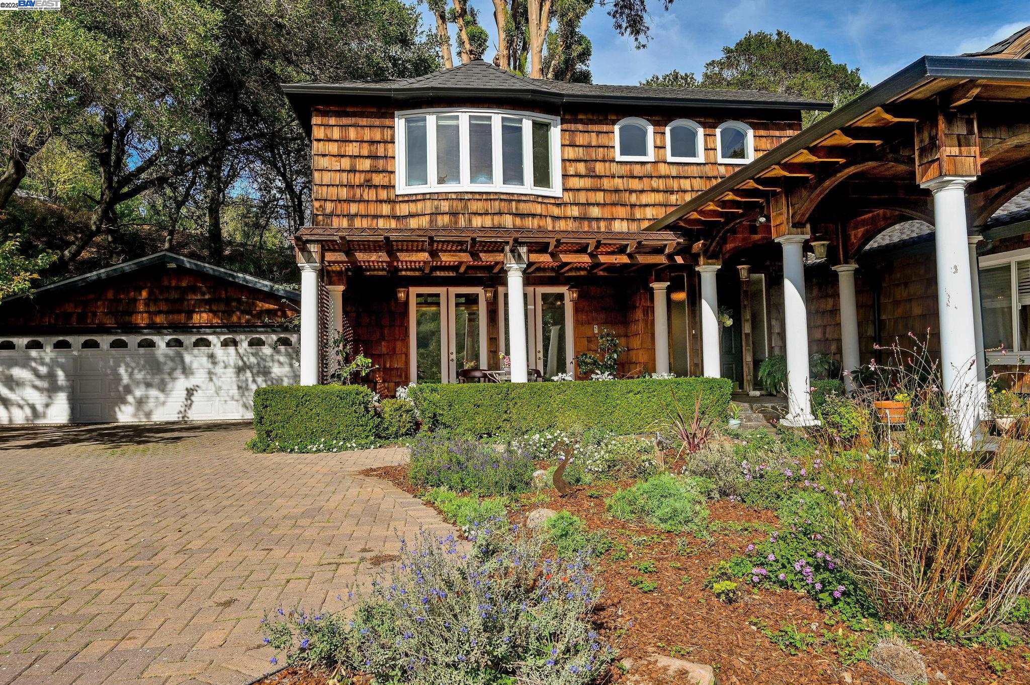 Detail Gallery Image 3 of 38 For 799 Moraga Rd, Lafayette,  CA 94549 - 3 Beds | 2 Baths