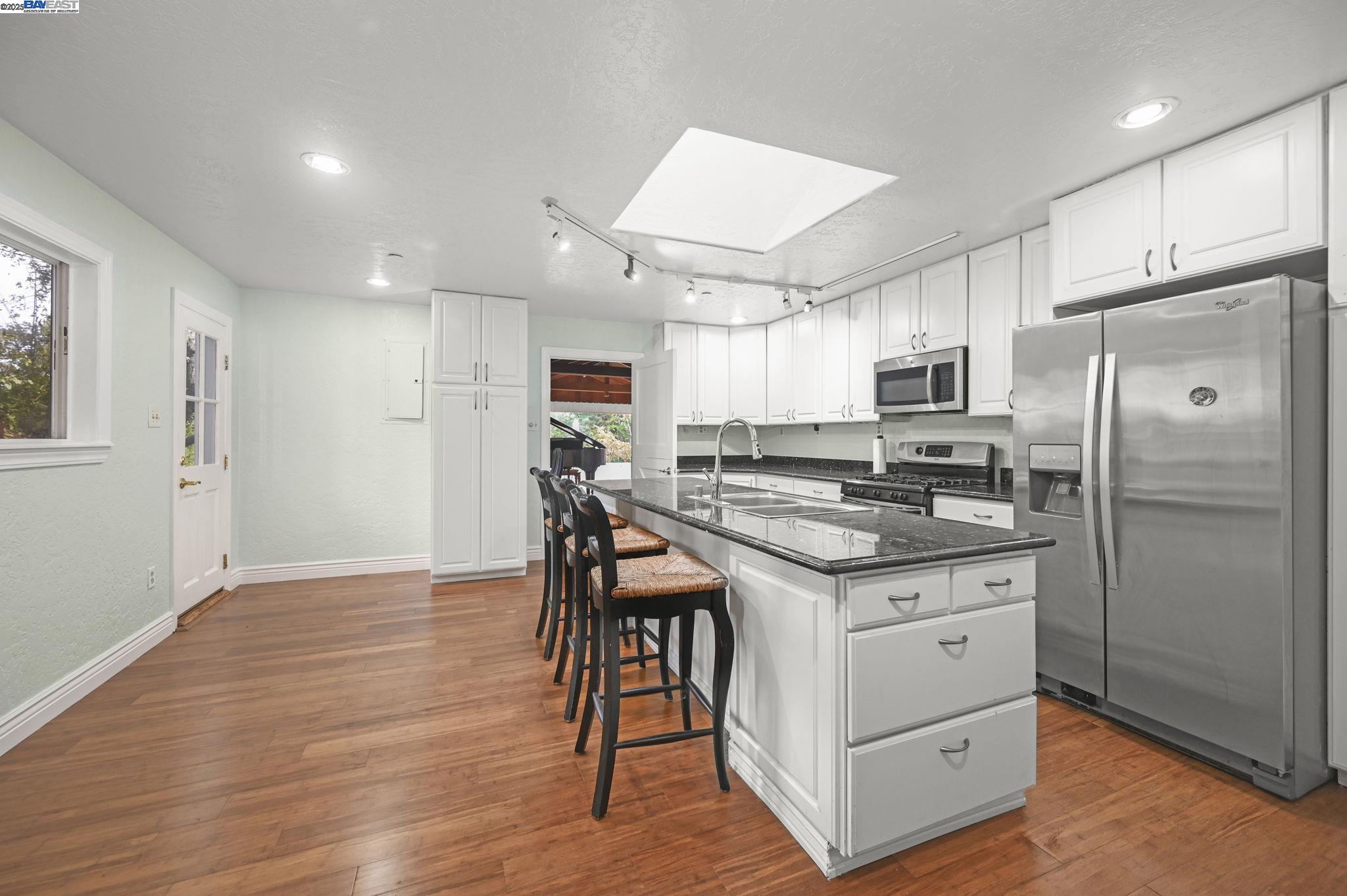 Detail Gallery Image 9 of 38 For 799 Moraga Rd, Lafayette,  CA 94549 - 3 Beds | 2 Baths