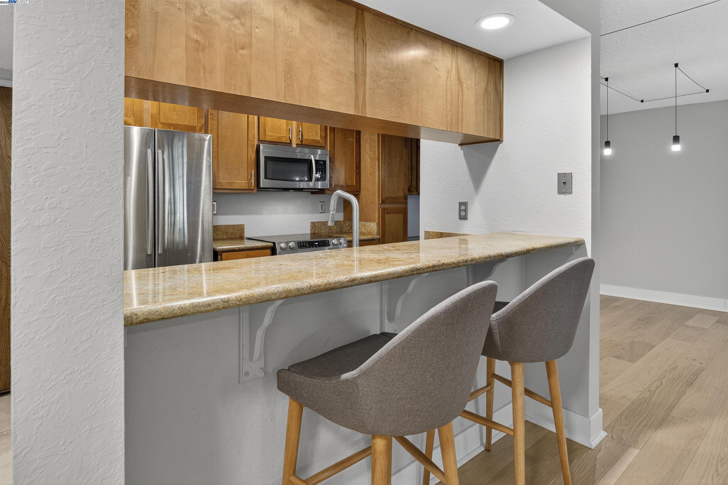 Detail Gallery Image 11 of 38 For 400 Davis St #107,  San Leandro,  CA 94577 - 2 Beds | 2 Baths