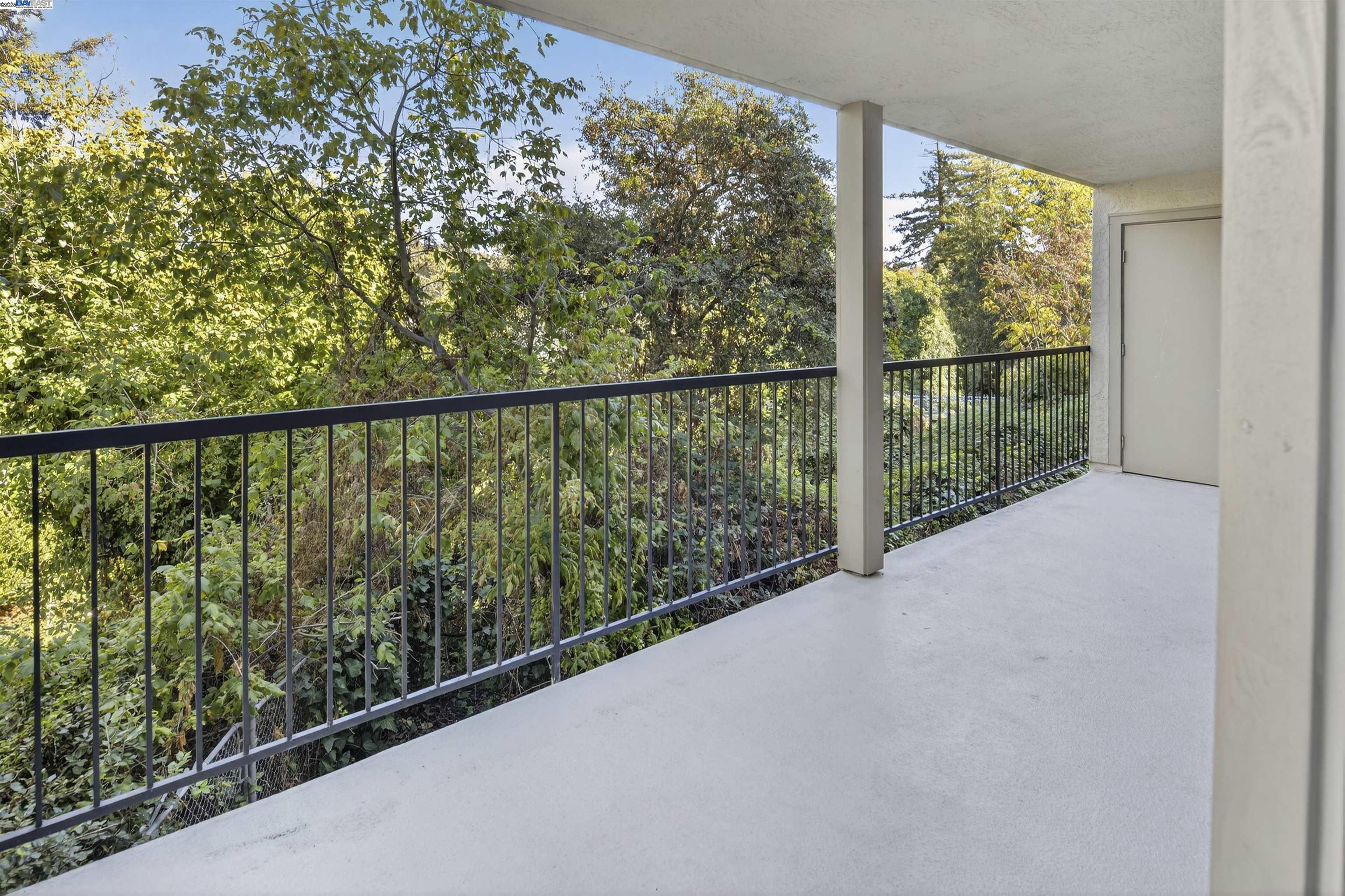 Detail Gallery Image 20 of 38 For 400 Davis St #107,  San Leandro,  CA 94577 - 2 Beds | 2 Baths