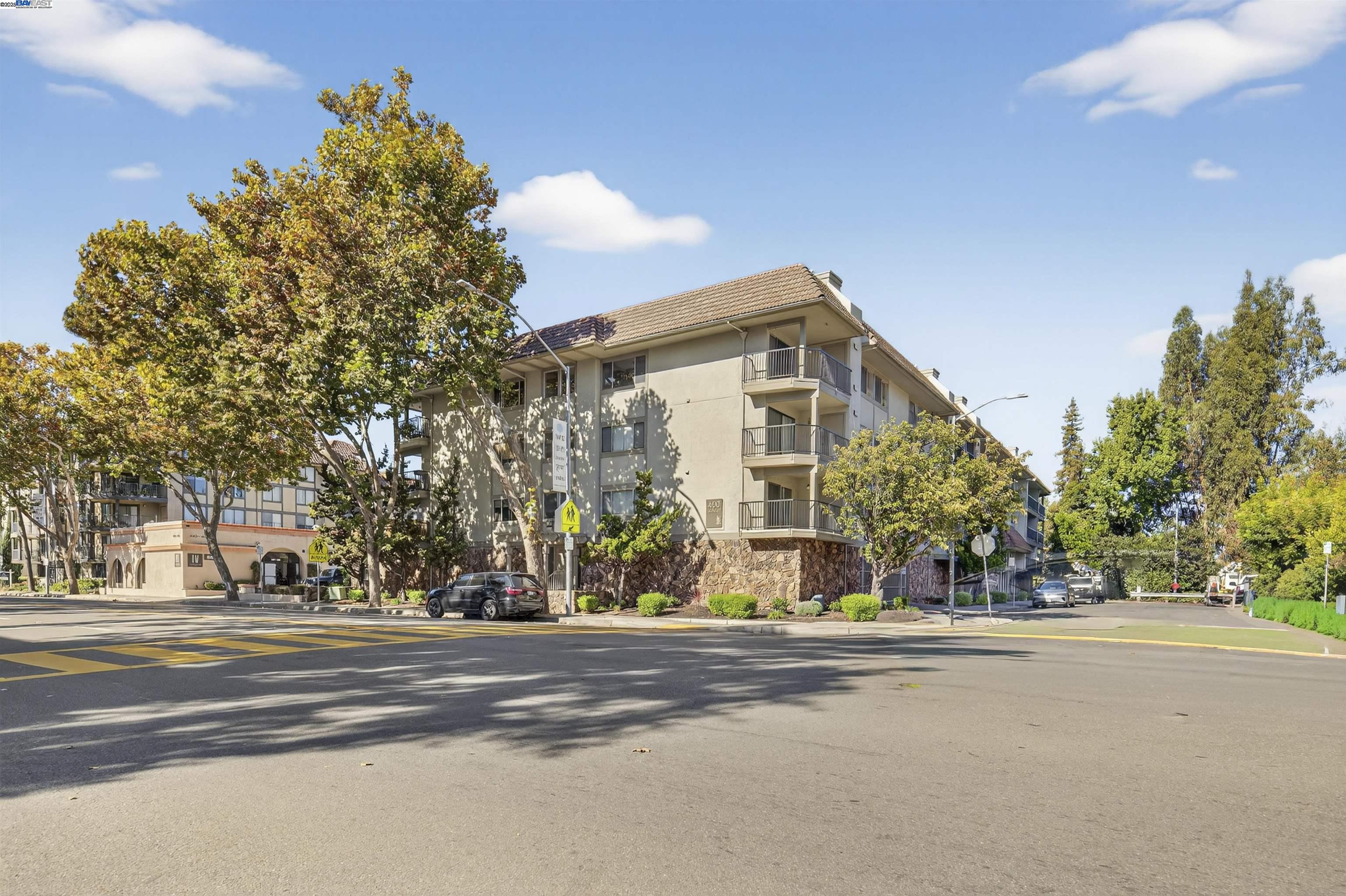 Detail Gallery Image 6 of 38 For 400 Davis St #107,  San Leandro,  CA 94577 - 2 Beds | 2 Baths