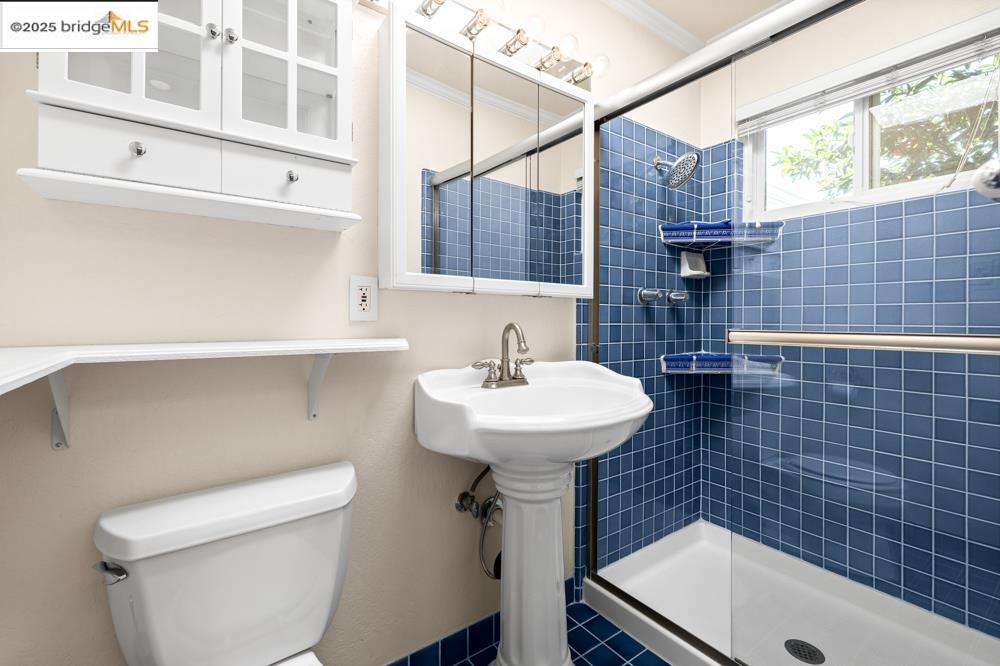 Detail Gallery Image 13 of 35 For 2075 Lakewood Dr, San Jose,  CA 95132-1024 - 3 Beds | 2 Baths