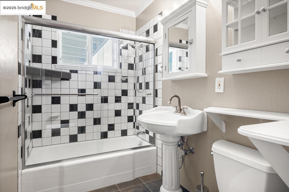 Detail Gallery Image 18 of 35 For 2075 Lakewood Dr, San Jose,  CA 95132-1024 - 3 Beds | 2 Baths