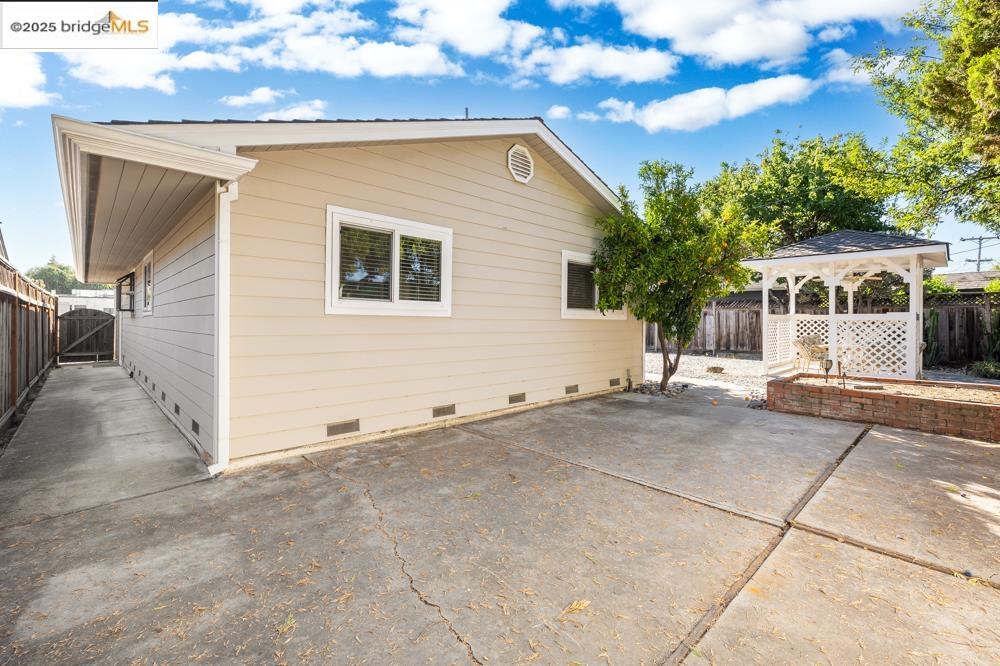 Detail Gallery Image 24 of 35 For 2075 Lakewood Dr, San Jose,  CA 95132-1024 - 3 Beds | 2 Baths