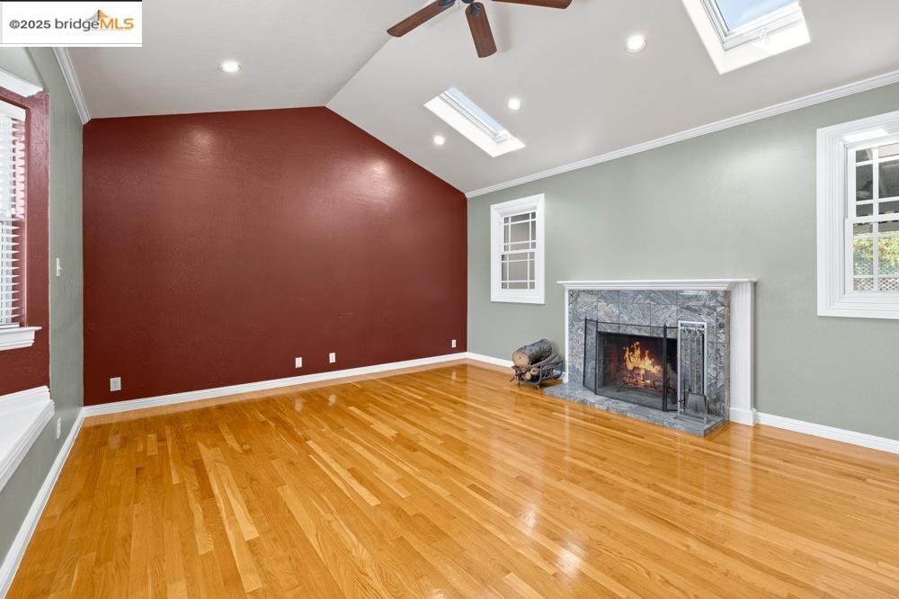 Detail Gallery Image 4 of 35 For 2075 Lakewood Dr, San Jose,  CA 95132-1024 - 3 Beds | 2 Baths