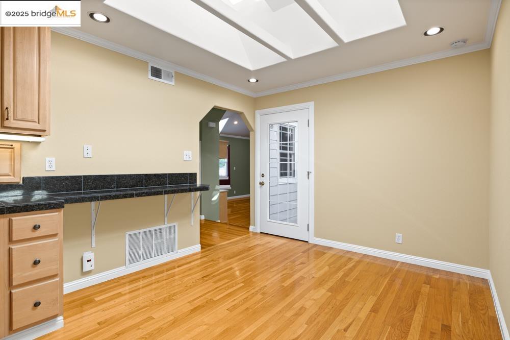 Detail Gallery Image 8 of 35 For 2075 Lakewood Dr, San Jose,  CA 95132-1024 - 3 Beds | 2 Baths