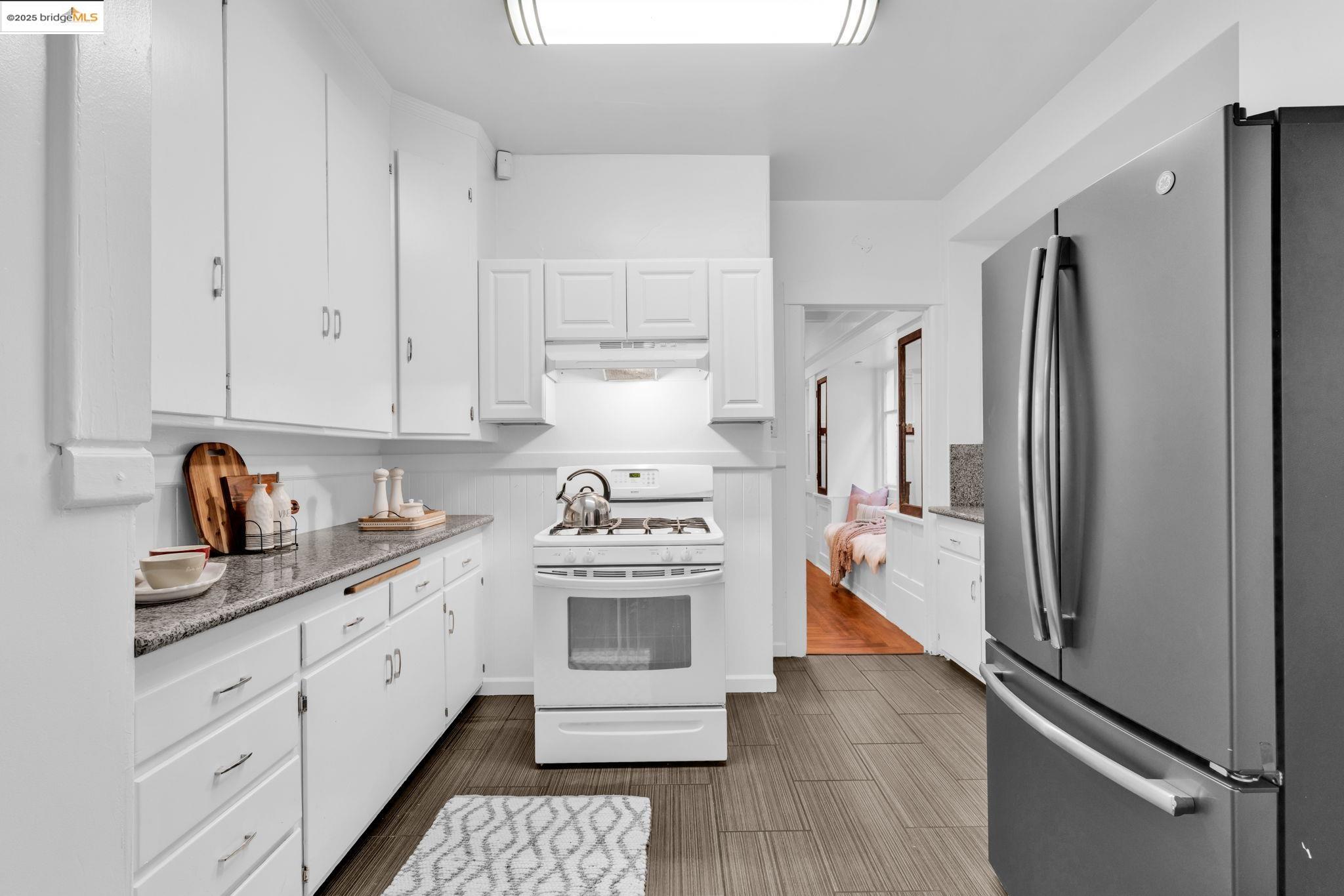 Detail Gallery Image 14 of 47 For 1034 E 21st St, Oakland,  CA 94606 - 2 Beds | 2 Baths