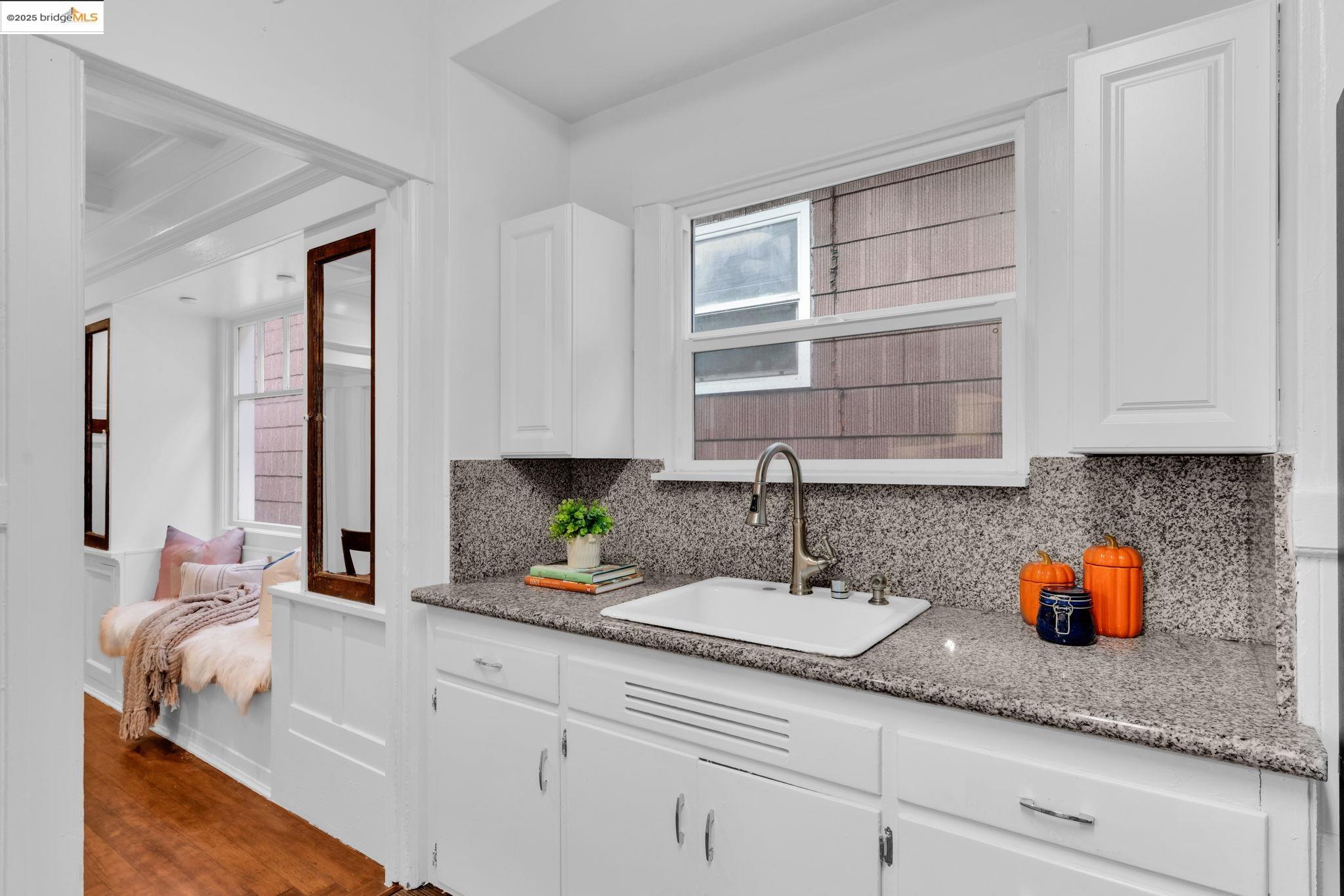 Detail Gallery Image 15 of 47 For 1034 E 21st St, Oakland,  CA 94606 - 2 Beds | 2 Baths