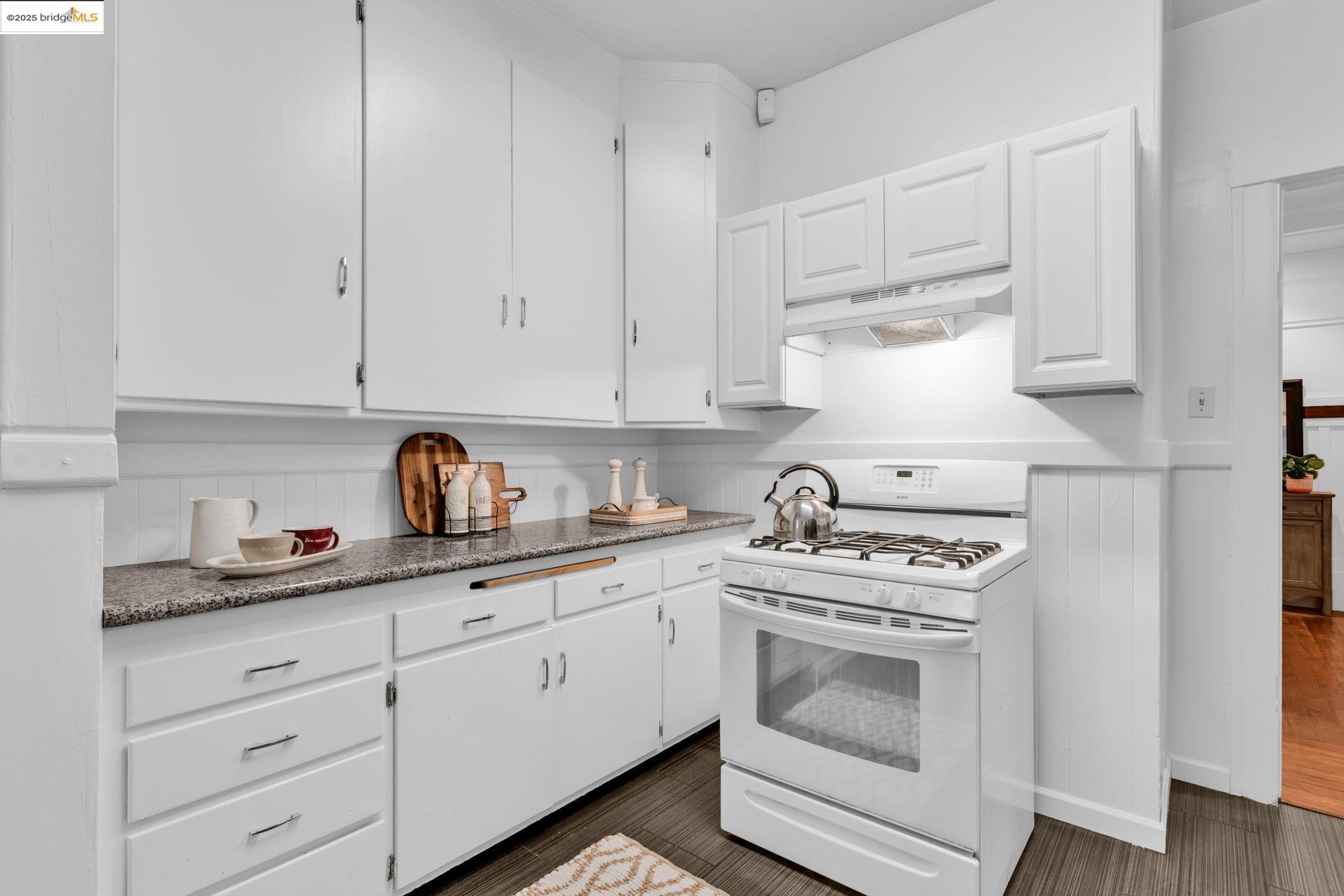 Detail Gallery Image 16 of 47 For 1034 E 21st St, Oakland,  CA 94606 - 2 Beds | 2 Baths