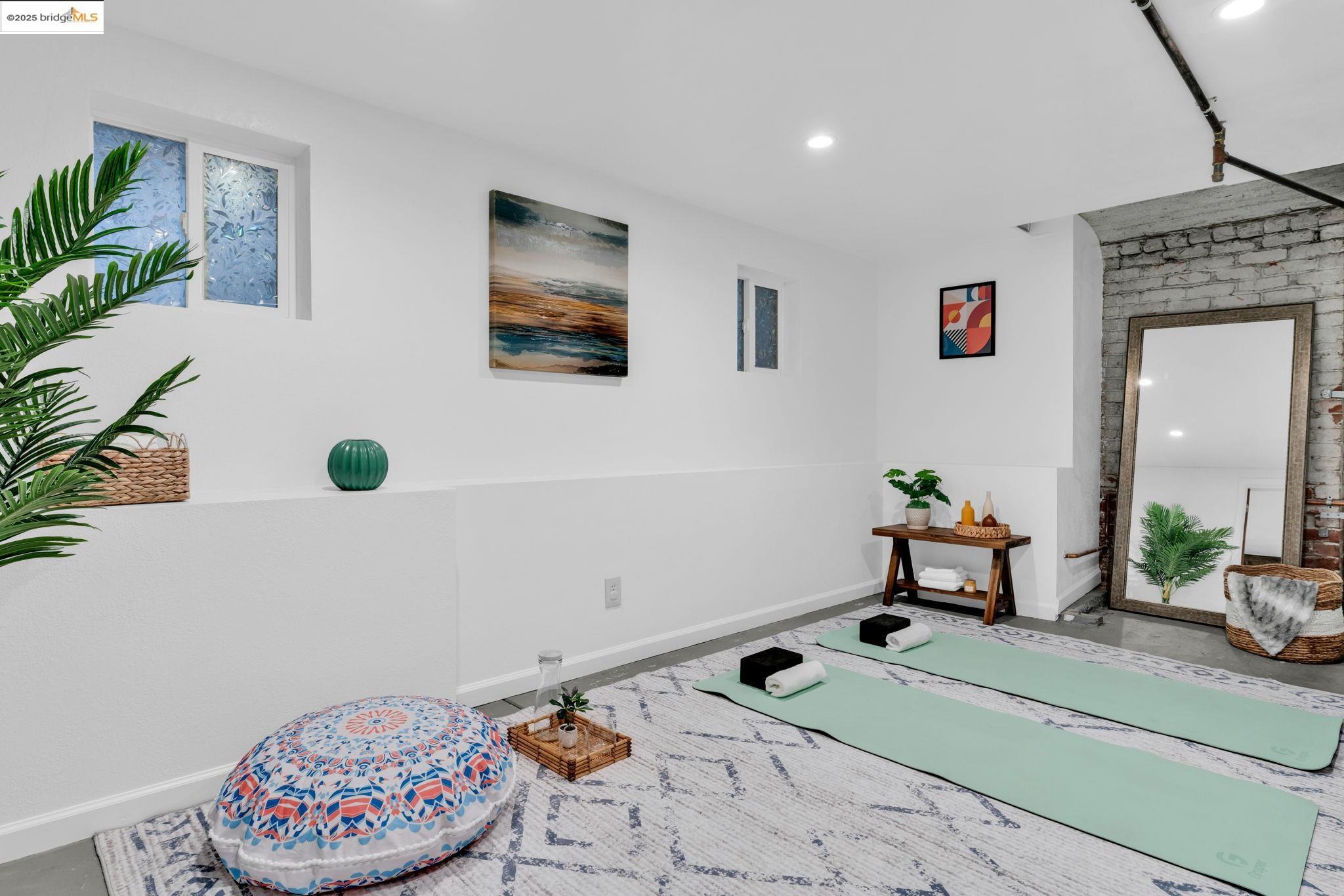 Detail Gallery Image 37 of 47 For 1034 E 21st St, Oakland,  CA 94606 - 2 Beds | 2 Baths