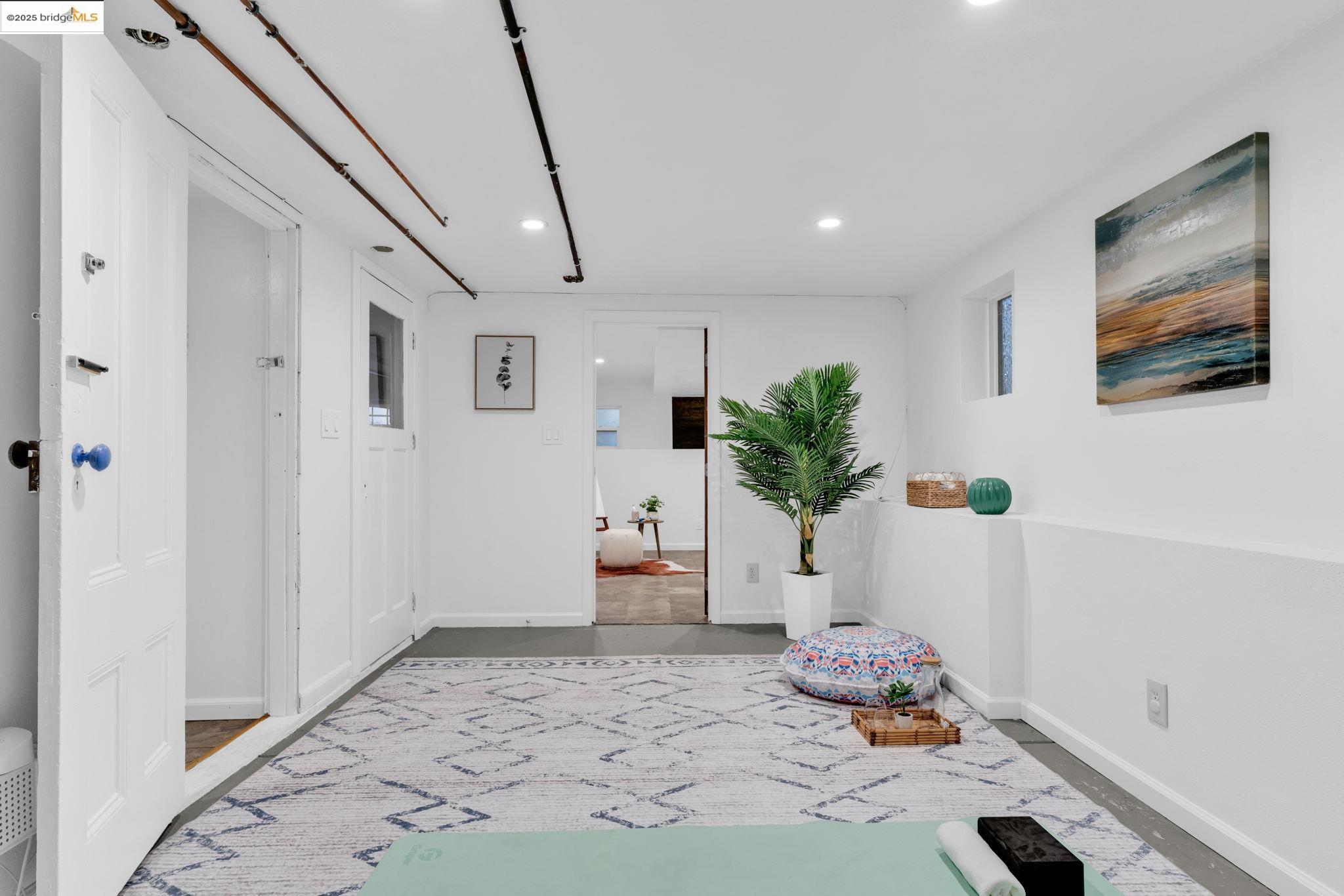 Detail Gallery Image 38 of 47 For 1034 E 21st St, Oakland,  CA 94606 - 2 Beds | 2 Baths