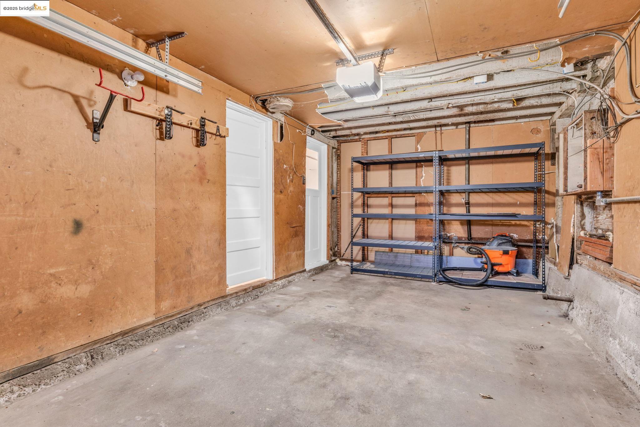 Detail Gallery Image 40 of 47 For 1034 E 21st St, Oakland,  CA 94606 - 2 Beds | 2 Baths