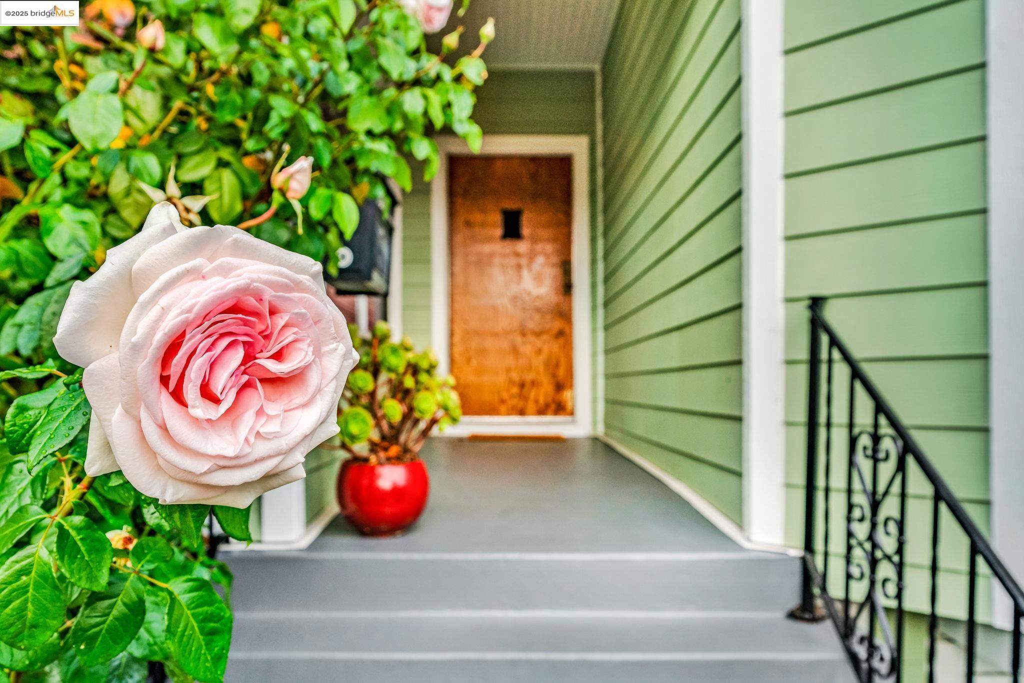 Detail Gallery Image 5 of 47 For 1034 E 21st St, Oakland,  CA 94606 - 2 Beds | 2 Baths