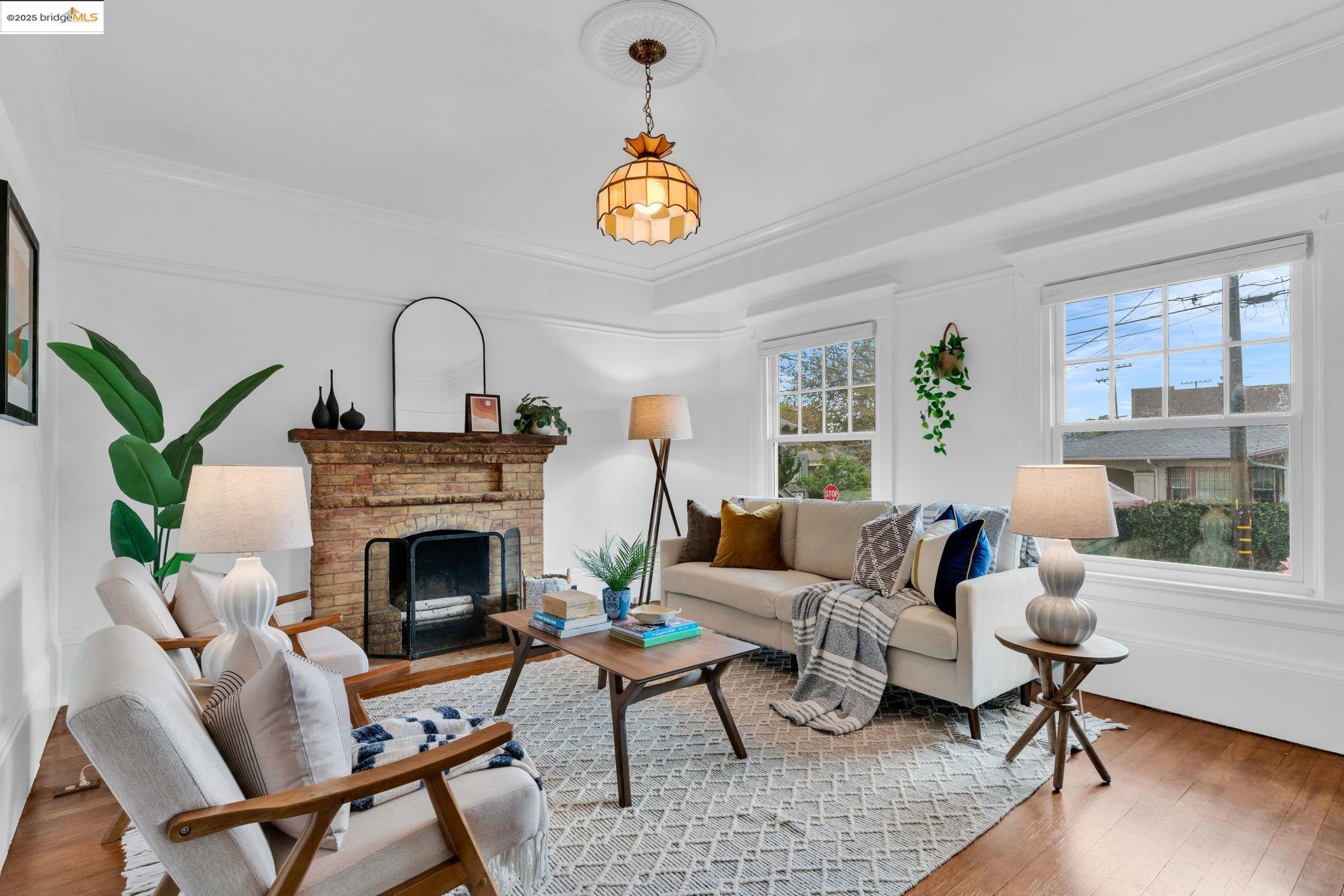 Detail Gallery Image 7 of 47 For 1034 E 21st St, Oakland,  CA 94606 - 2 Beds | 2 Baths