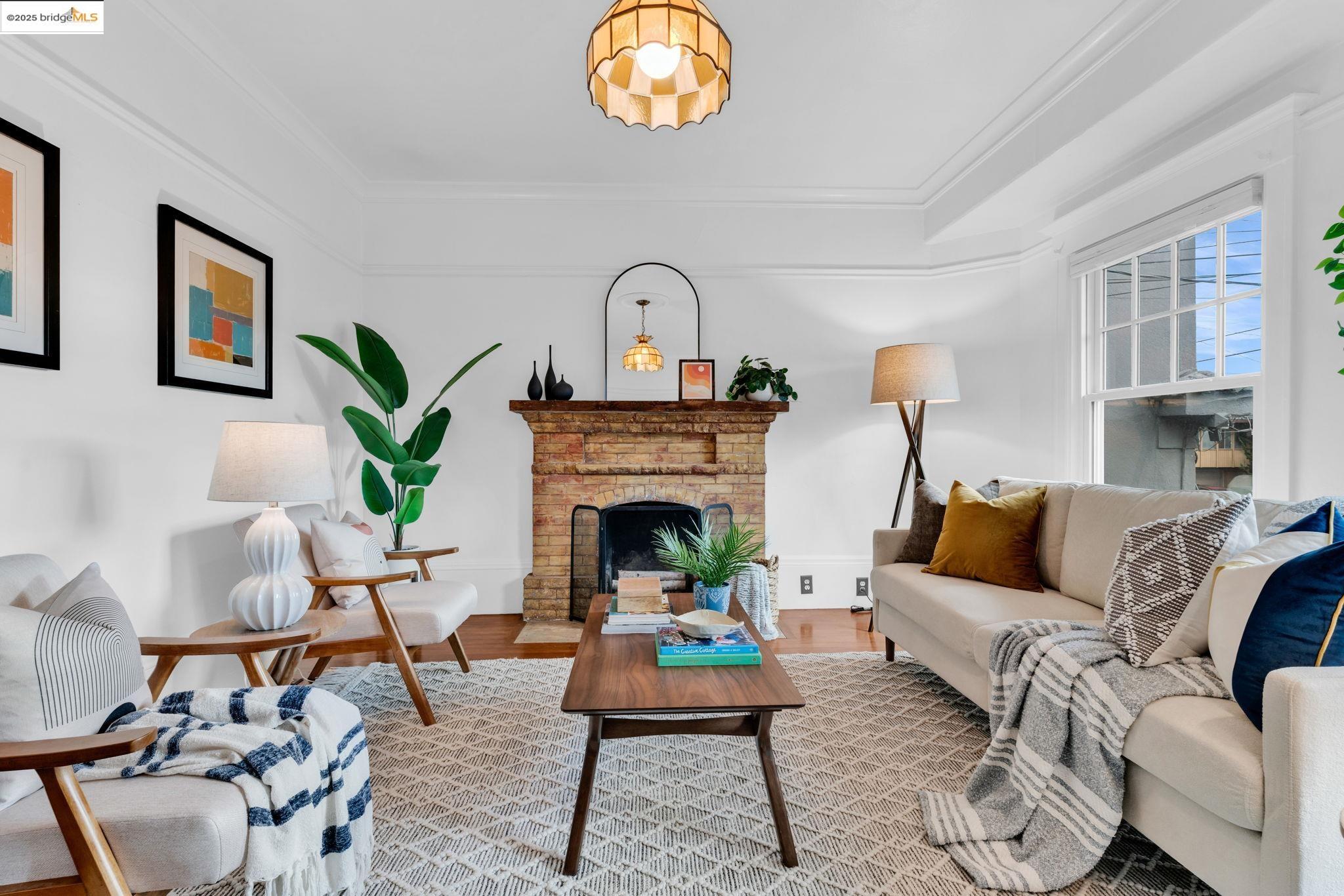 Detail Gallery Image 8 of 47 For 1034 E 21st St, Oakland,  CA 94606 - 2 Beds | 2 Baths