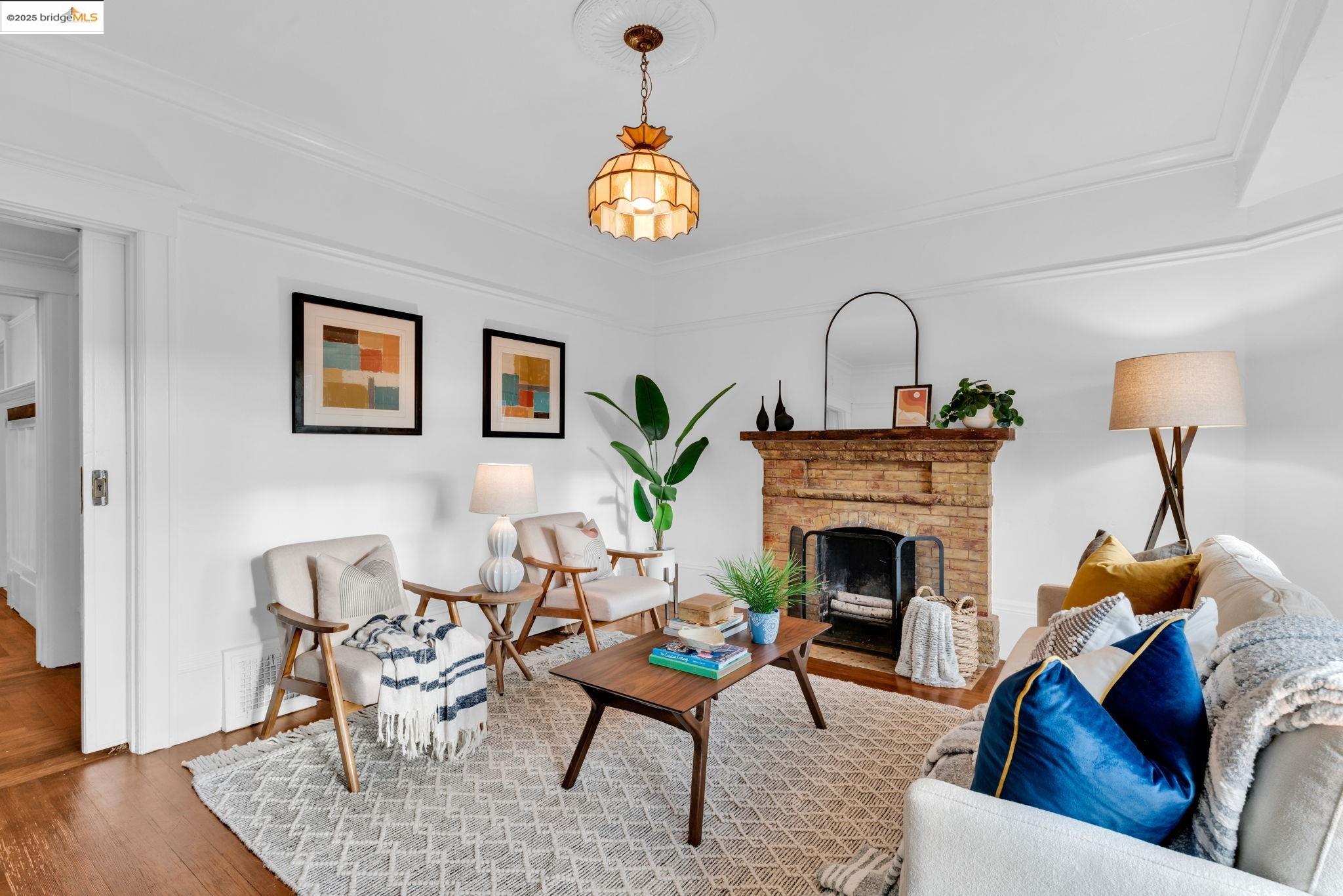 Detail Gallery Image 9 of 47 For 1034 E 21st St, Oakland,  CA 94606 - 2 Beds | 2 Baths