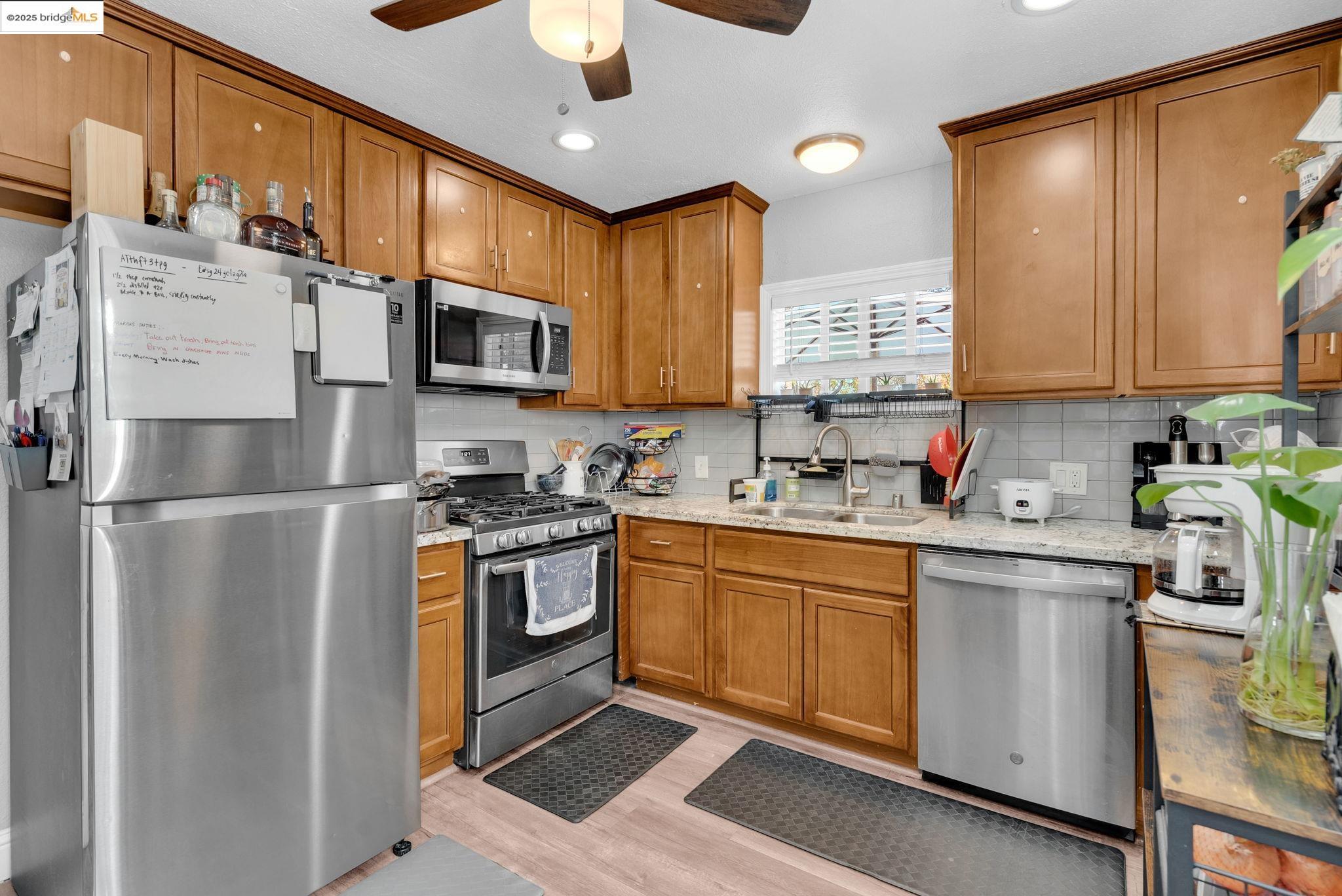 Detail Gallery Image 12 of 27 For 2020 S American St., Stockton,  CA 95206 - 2 Beds | 1 Baths