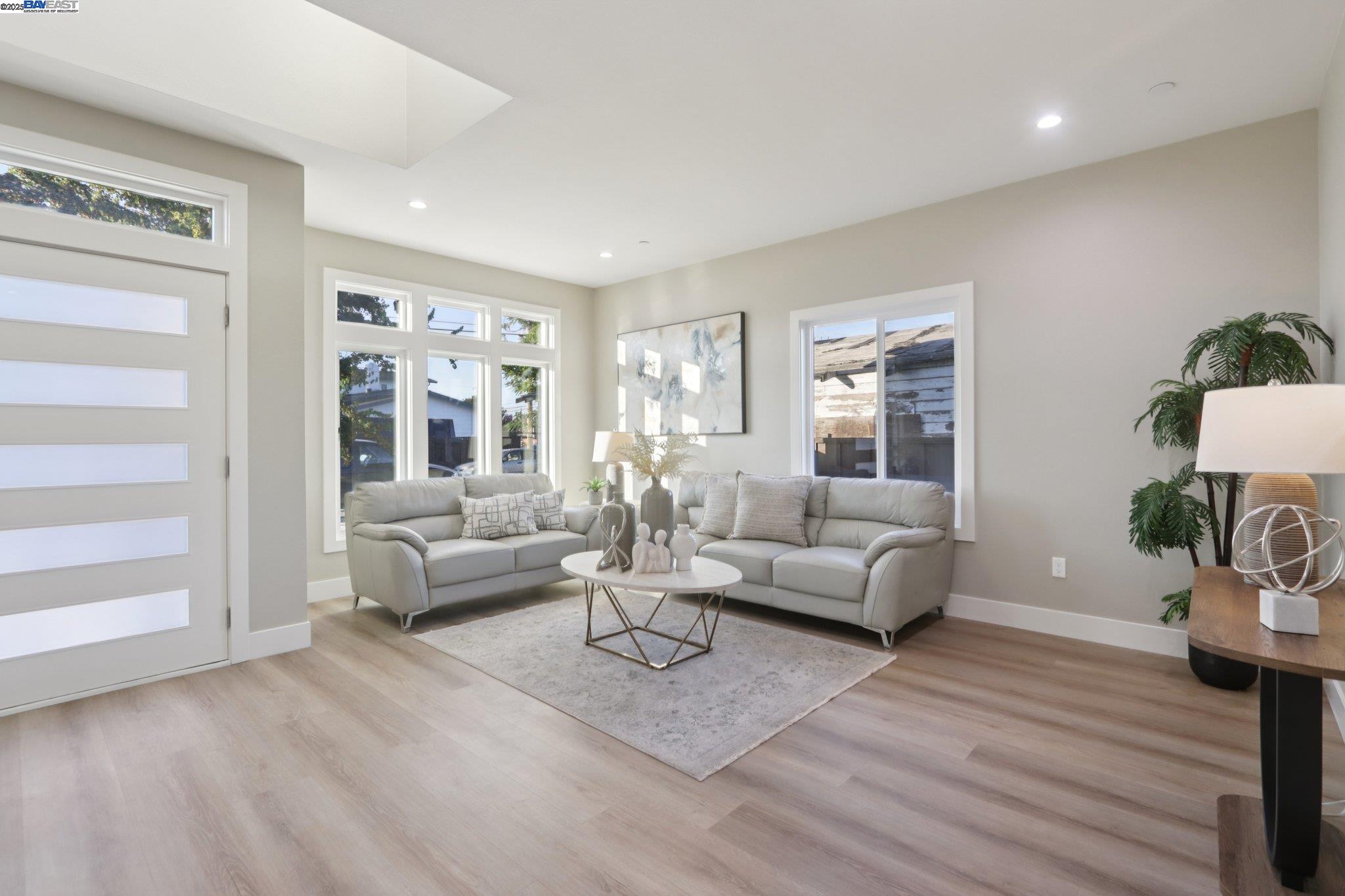 Detail Gallery Image 6 of 49 For 265 Berry Avenue, Hayward,  CA 94544 - 6 Beds | 4/2 Baths