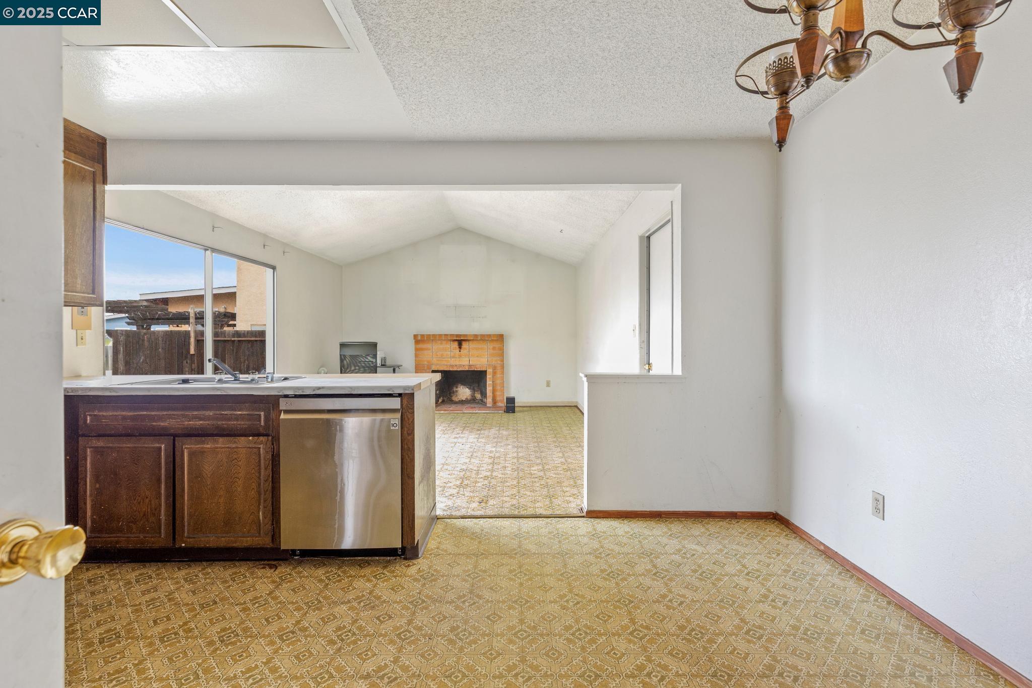 Detail Gallery Image 4 of 7 For 938 Sandy Cove Dr, Rodeo,  CA 94572 - 4 Beds | 2 Baths