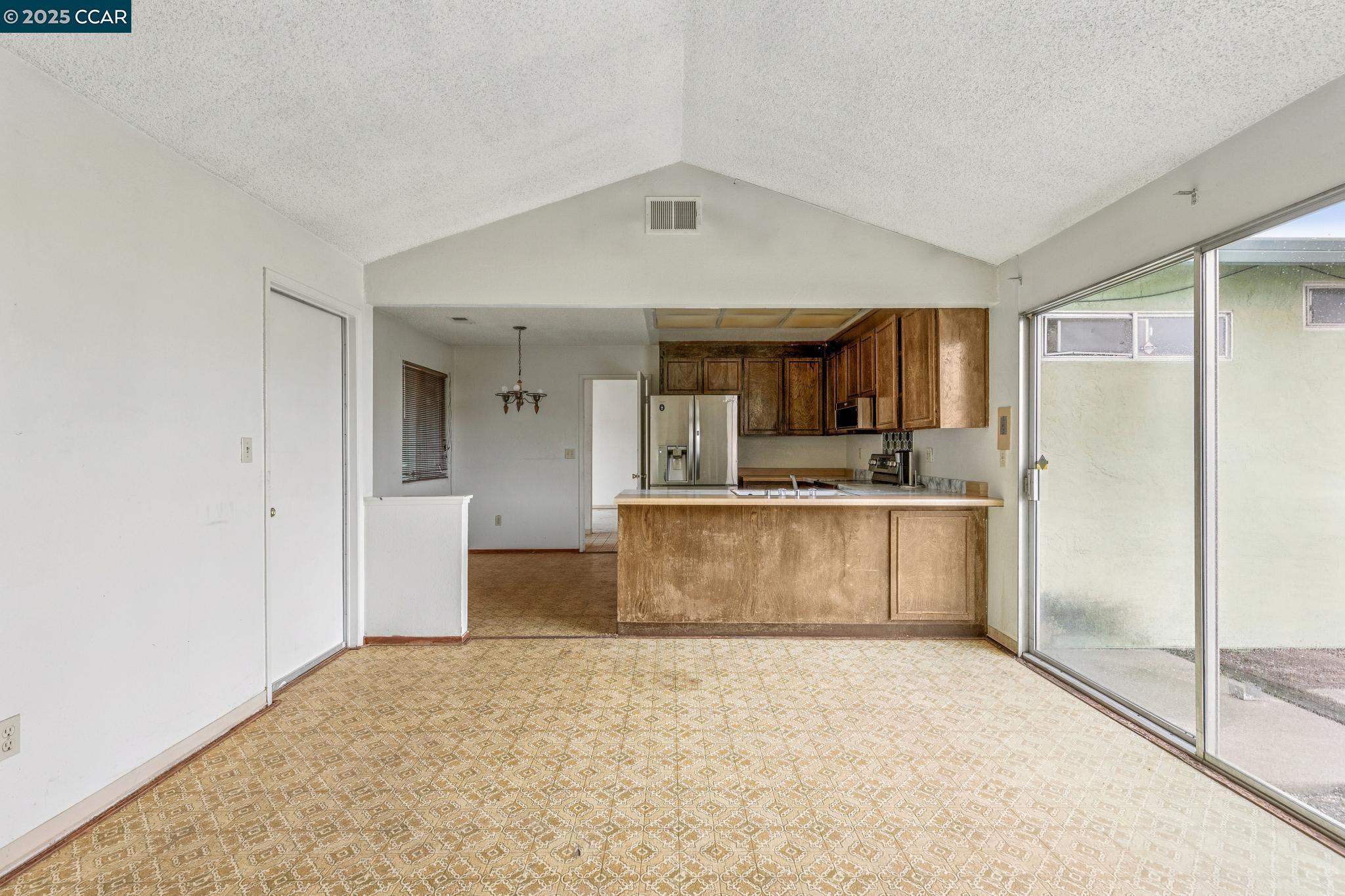 Detail Gallery Image 7 of 7 For 938 Sandy Cove Dr, Rodeo,  CA 94572 - 4 Beds | 2 Baths