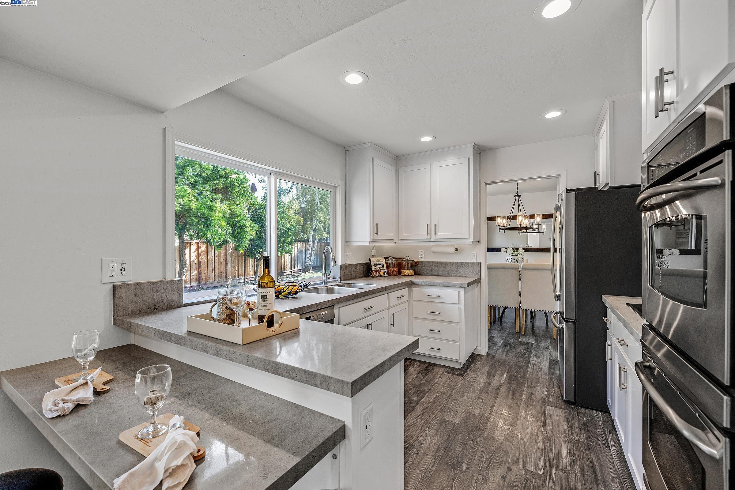 Detail Gallery Image 11 of 39 For 5522 Corte Del Cajon, Pleasanton,  CA 94566 - 6 Beds | 4 Baths