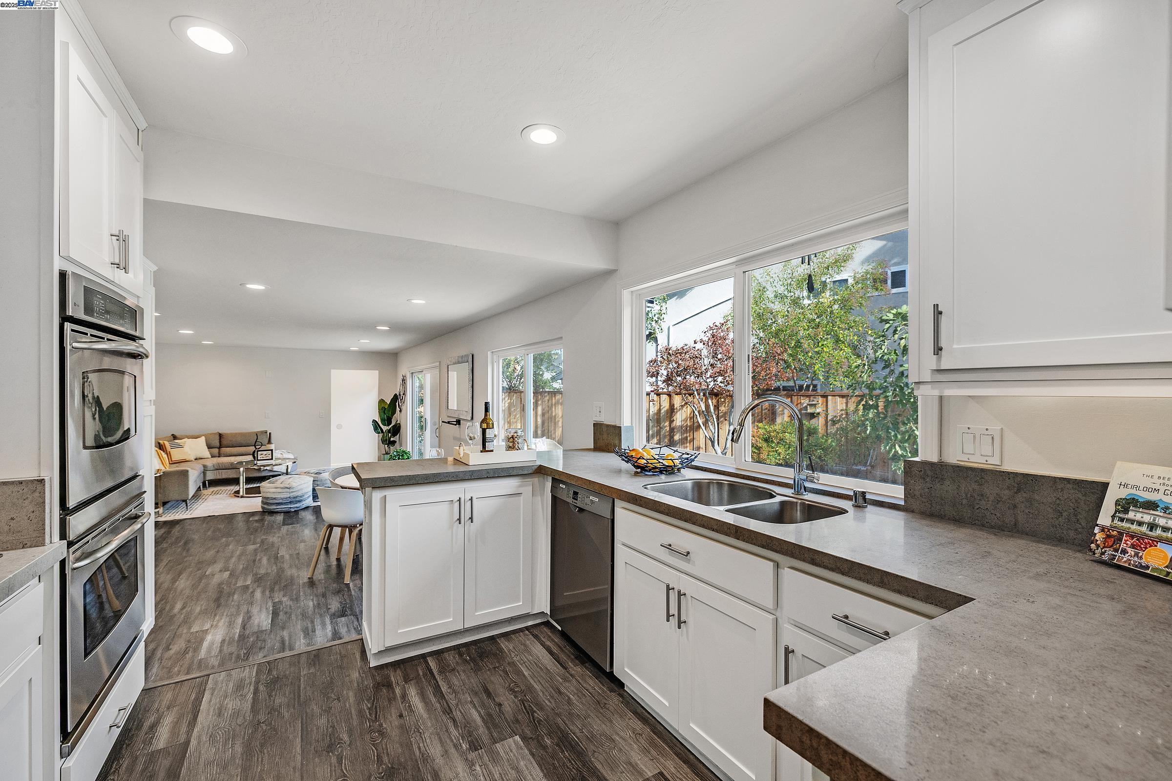 Detail Gallery Image 10 of 39 For 5522 Corte Del Cajon, Pleasanton,  CA 94566 - 6 Beds | 4 Baths