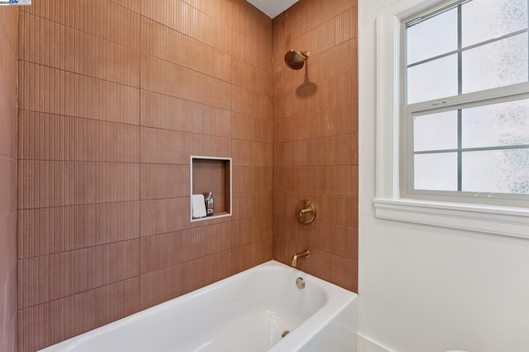 Detail Gallery Image 29 of 53 For 2521 80th, Oakland,  CA 94605 - 3 Beds | 1/1 Baths