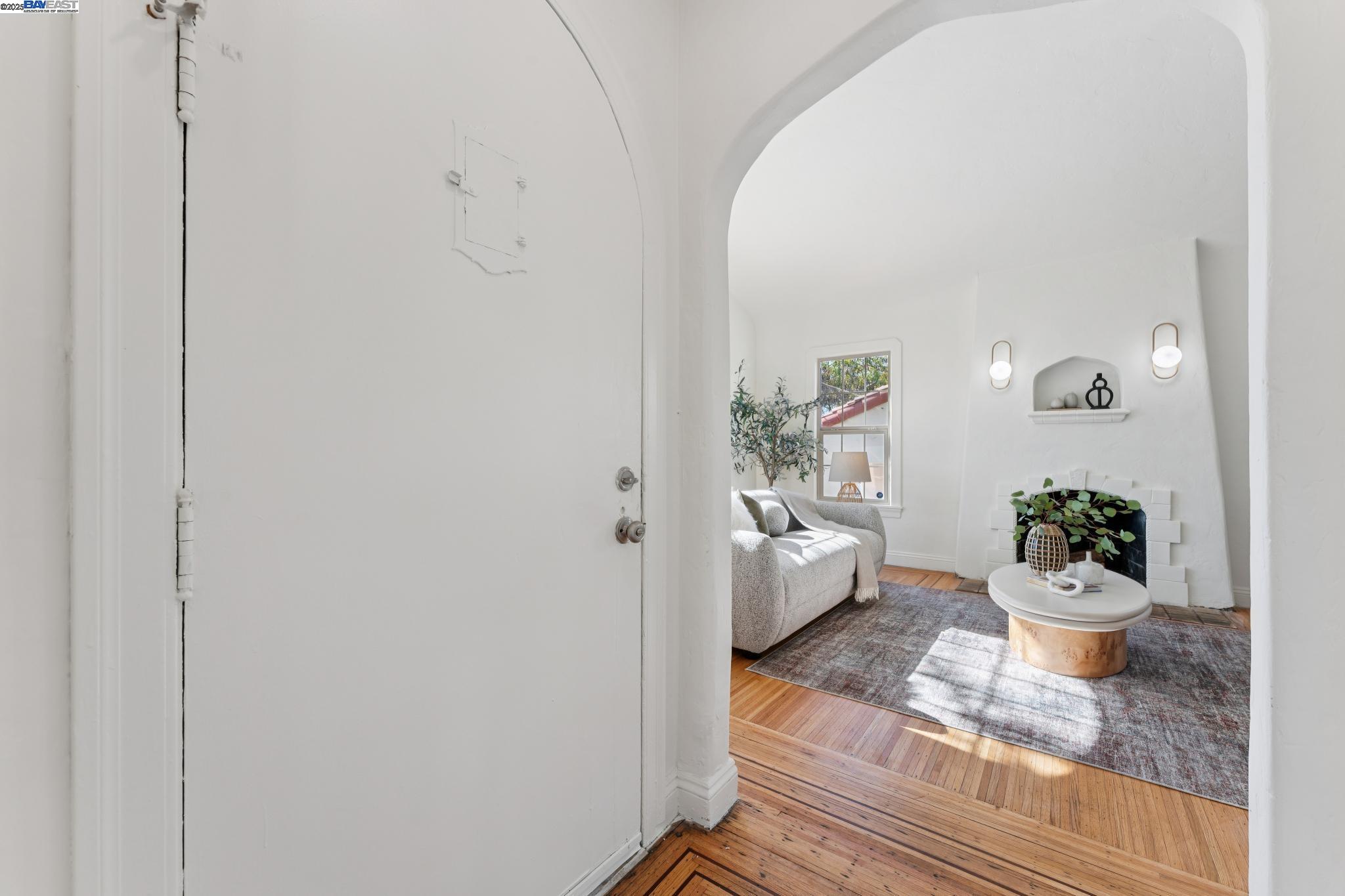 Detail Gallery Image 4 of 53 For 2521 80th, Oakland,  CA 94605 - 3 Beds | 1/1 Baths