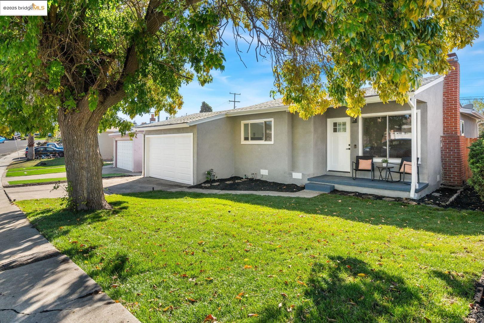 Detail Gallery Image 2 of 26 For 2956 Mullens Dr, Richmond,  CA 94806 - 3 Beds | 2 Baths