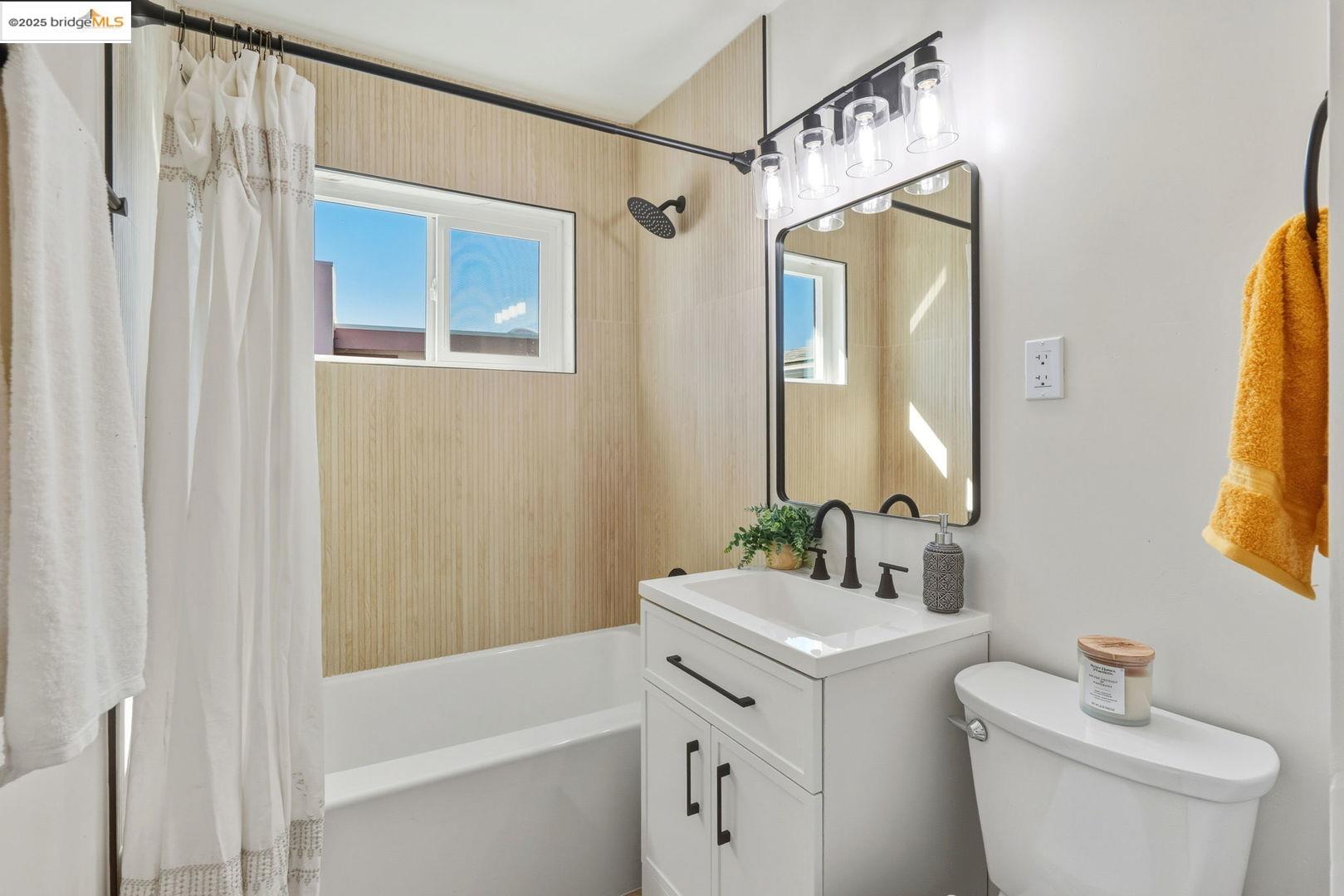 Detail Gallery Image 20 of 26 For 2956 Mullens Dr, Richmond,  CA 94806 - 3 Beds | 2 Baths