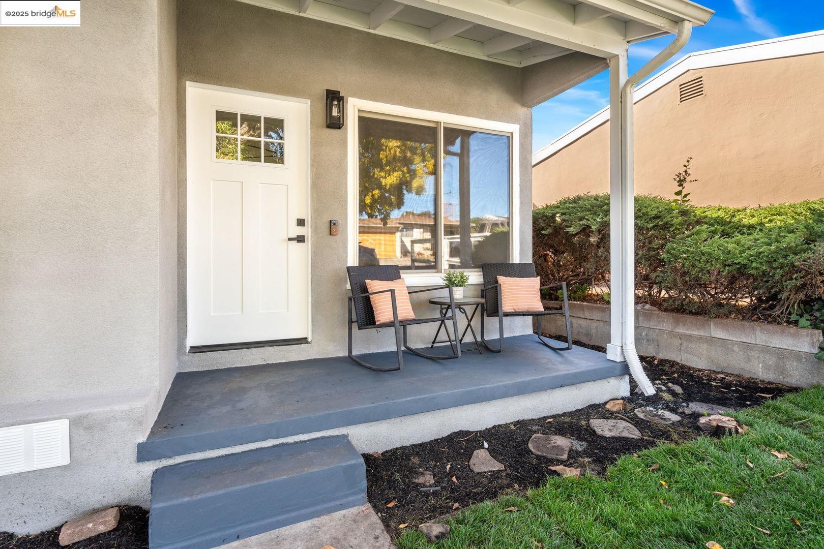 Detail Gallery Image 3 of 26 For 2956 Mullens Dr, Richmond,  CA 94806 - 3 Beds | 2 Baths