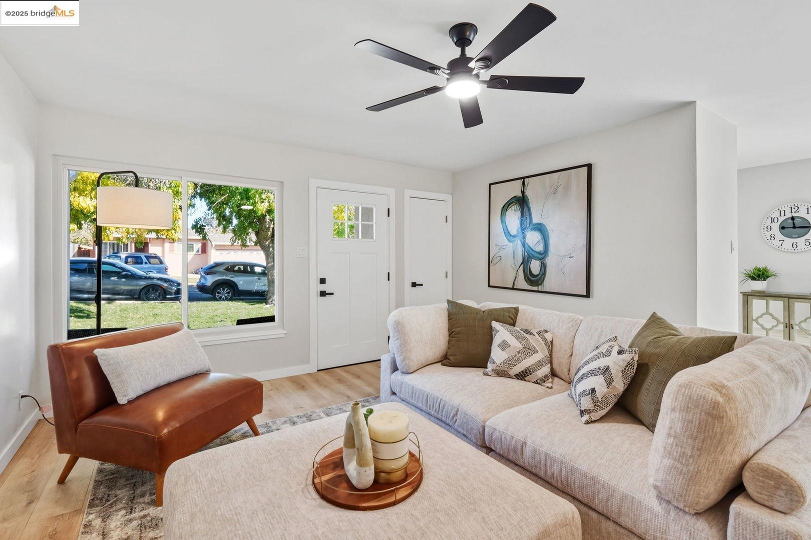 Detail Gallery Image 4 of 26 For 2956 Mullens Dr, Richmond,  CA 94806 - 3 Beds | 2 Baths