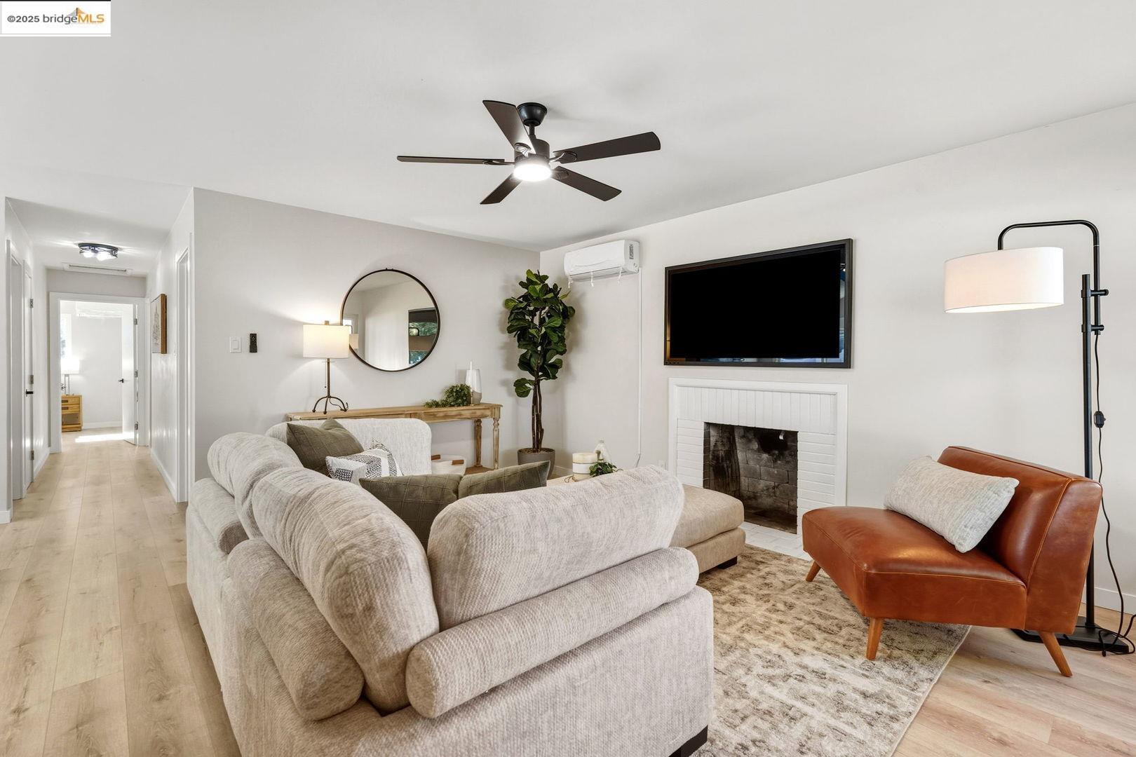 Detail Gallery Image 6 of 26 For 2956 Mullens Dr, Richmond,  CA 94806 - 3 Beds | 2 Baths