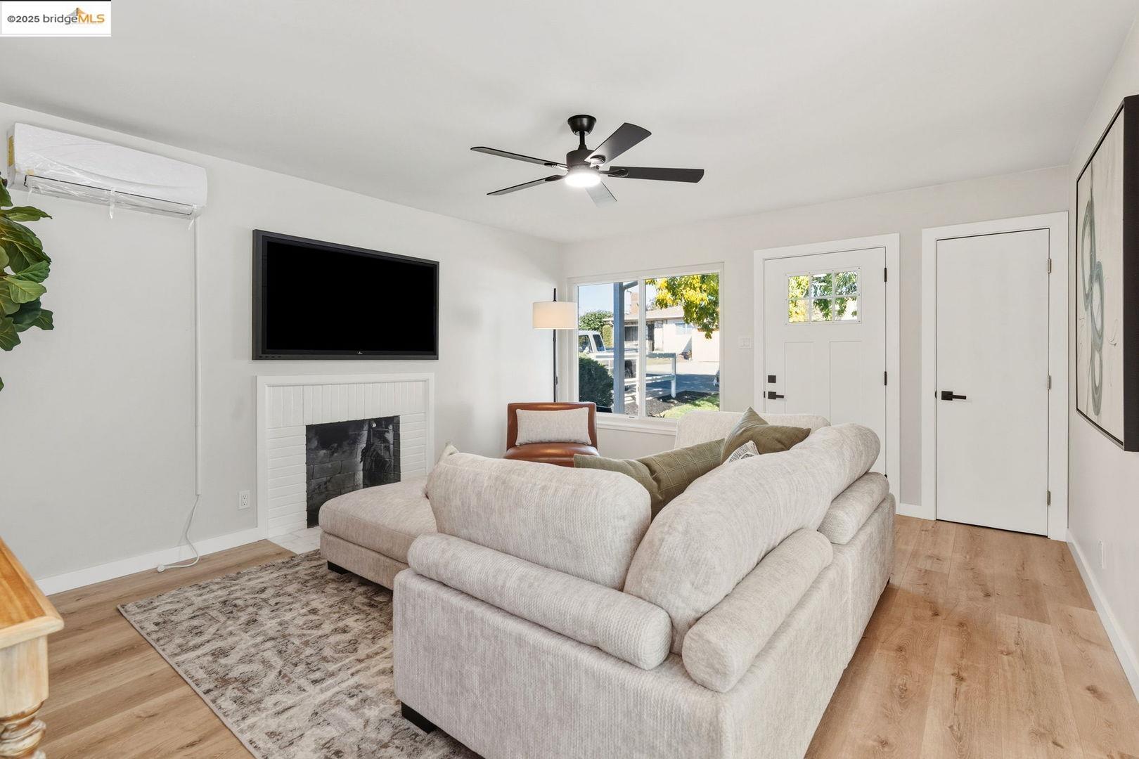 Detail Gallery Image 7 of 26 For 2956 Mullens Dr, Richmond,  CA 94806 - 3 Beds | 2 Baths