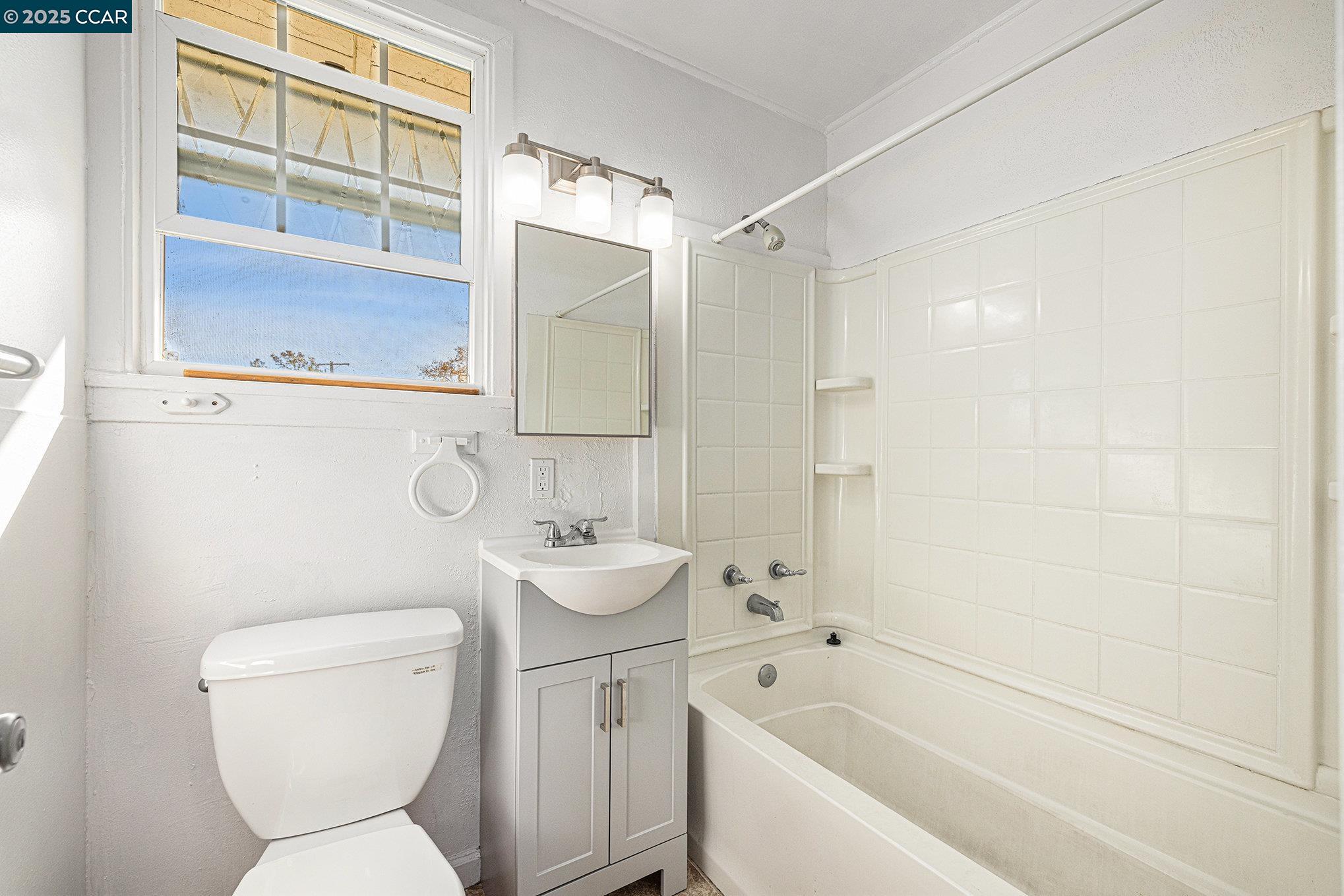 Detail Gallery Image 15 of 21 For 40 Baldwin St, Vallejo,  CA 94590 - 3 Beds | 2/1 Baths