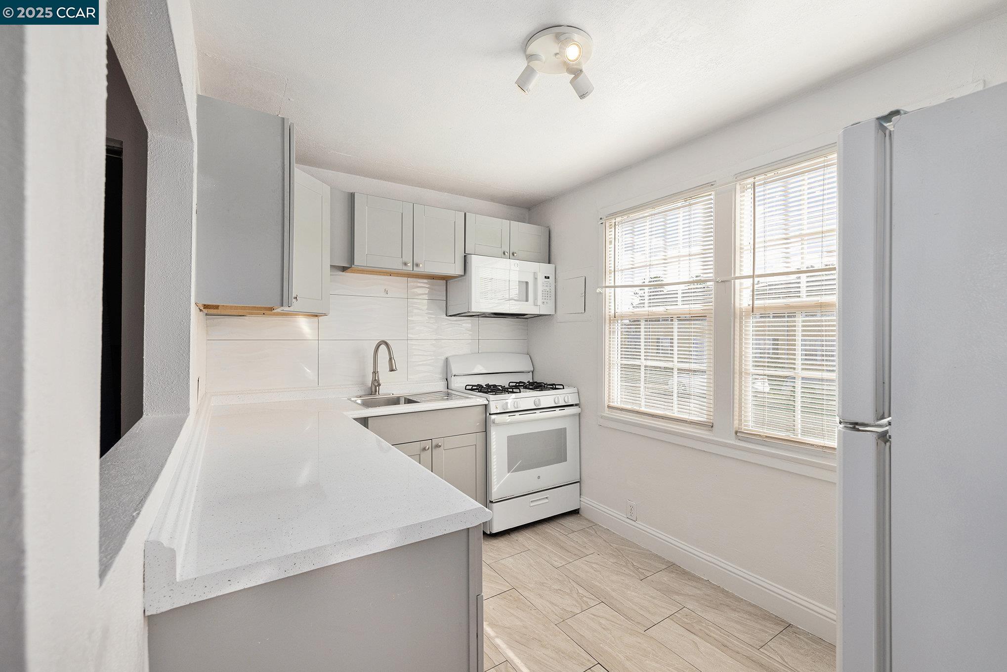 Detail Gallery Image 8 of 21 For 40 Baldwin St, Vallejo,  CA 94590 - 3 Beds | 2/1 Baths