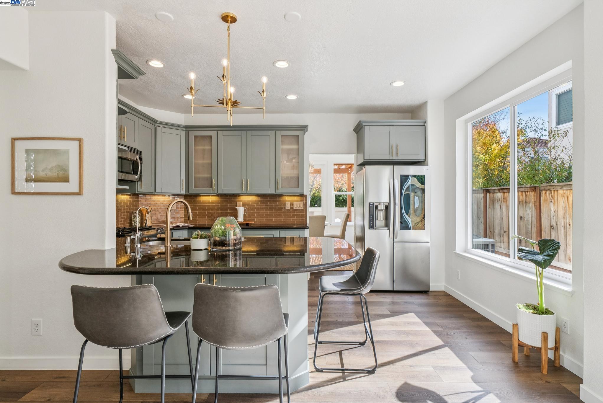 Detail Gallery Image 13 of 58 For 114 Fundy Bay, Alameda,  CA 94502 - 4 Beds | 2/1 Baths