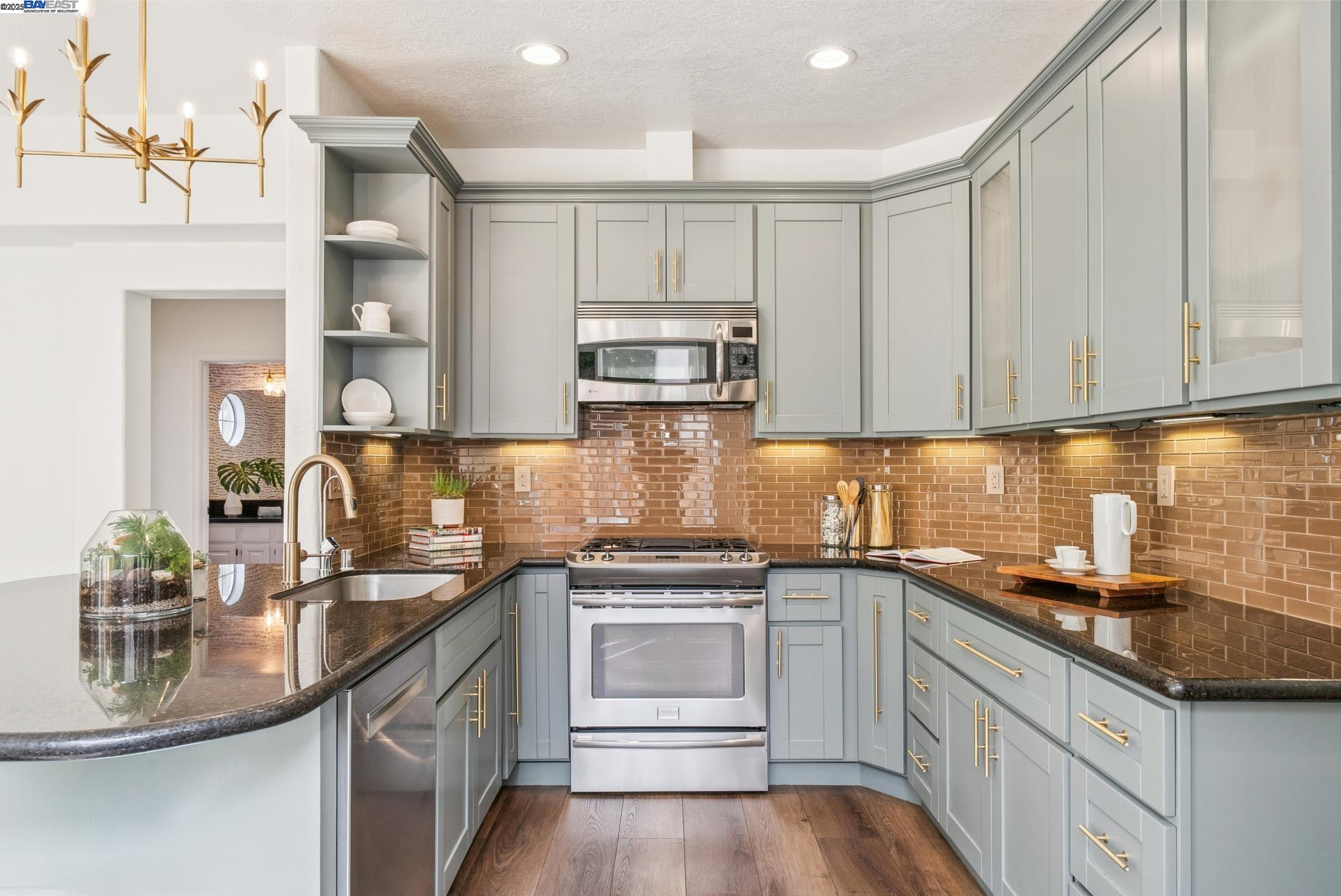 Detail Gallery Image 14 of 58 For 114 Fundy Bay, Alameda,  CA 94502 - 4 Beds | 2/1 Baths