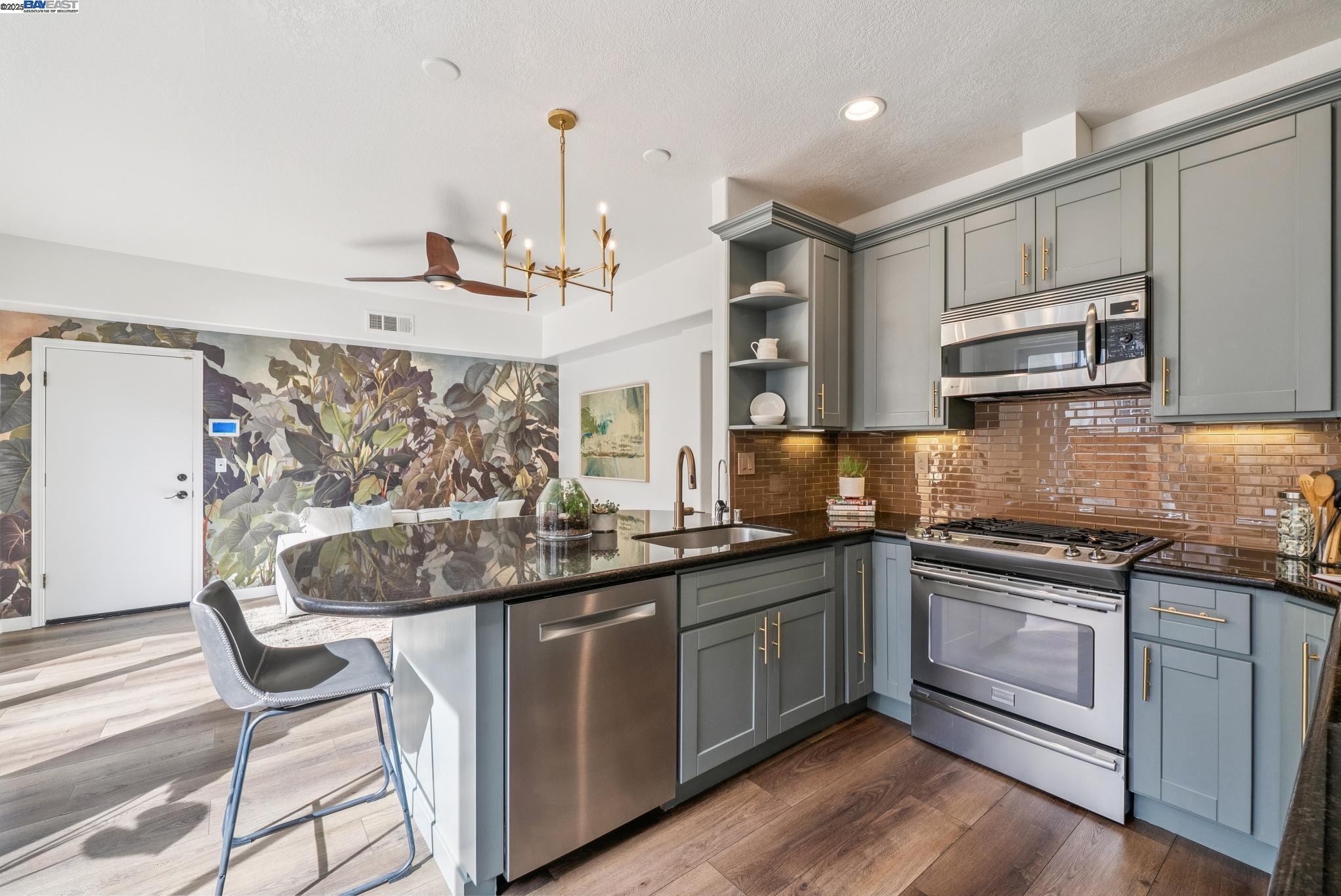 Detail Gallery Image 15 of 58 For 114 Fundy Bay, Alameda,  CA 94502 - 4 Beds | 2/1 Baths