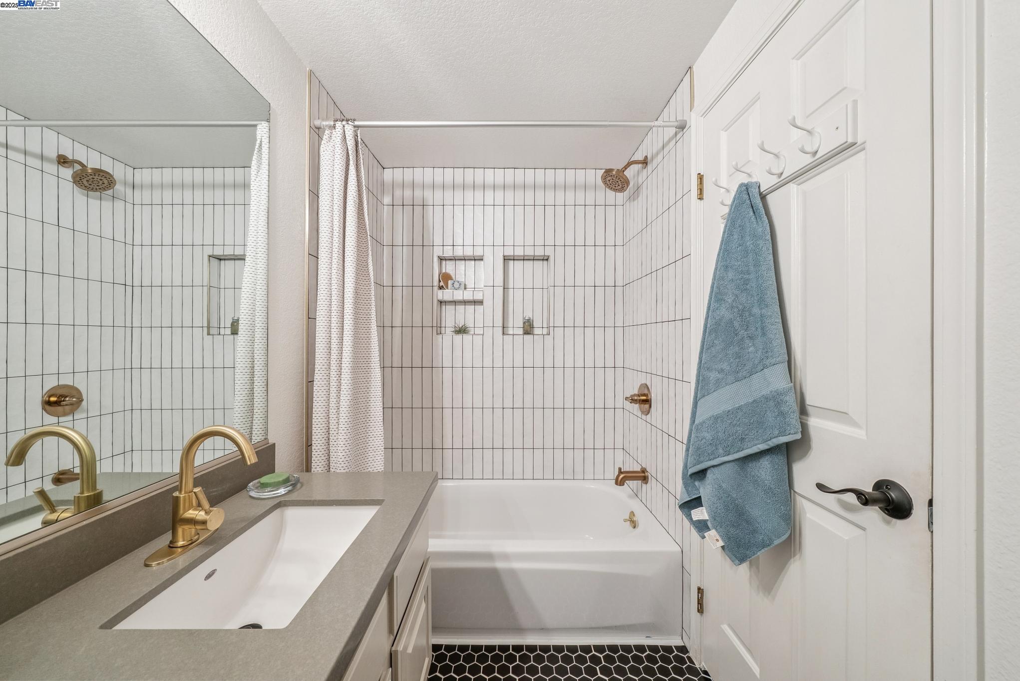 Detail Gallery Image 35 of 58 For 114 Fundy Bay, Alameda,  CA 94502 - 4 Beds | 2/1 Baths