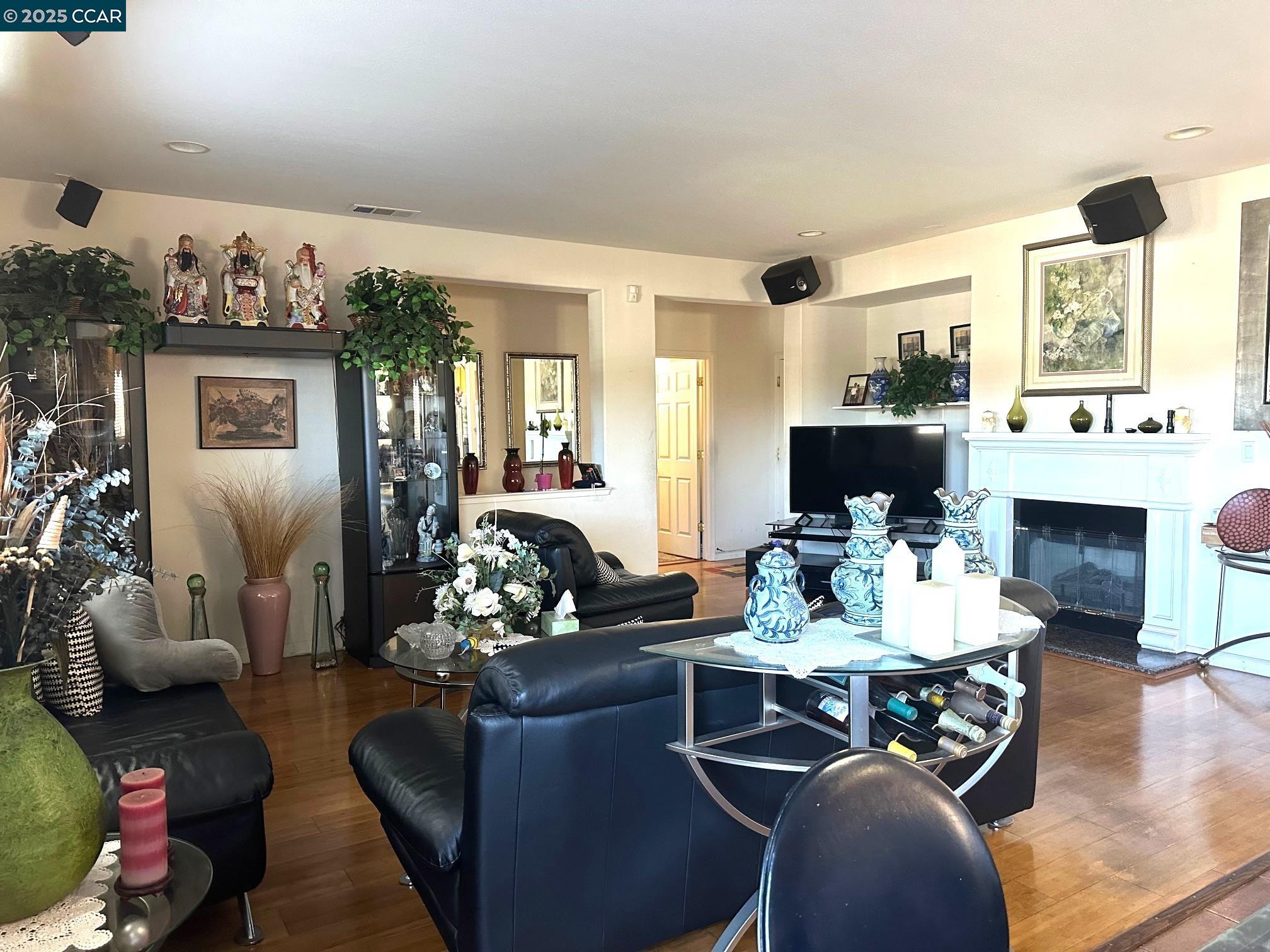 Detail Gallery Image 3 of 19 For 584 Silver Maple Drive, Hercules,  CA 94547 - 4 Beds | 3 Baths