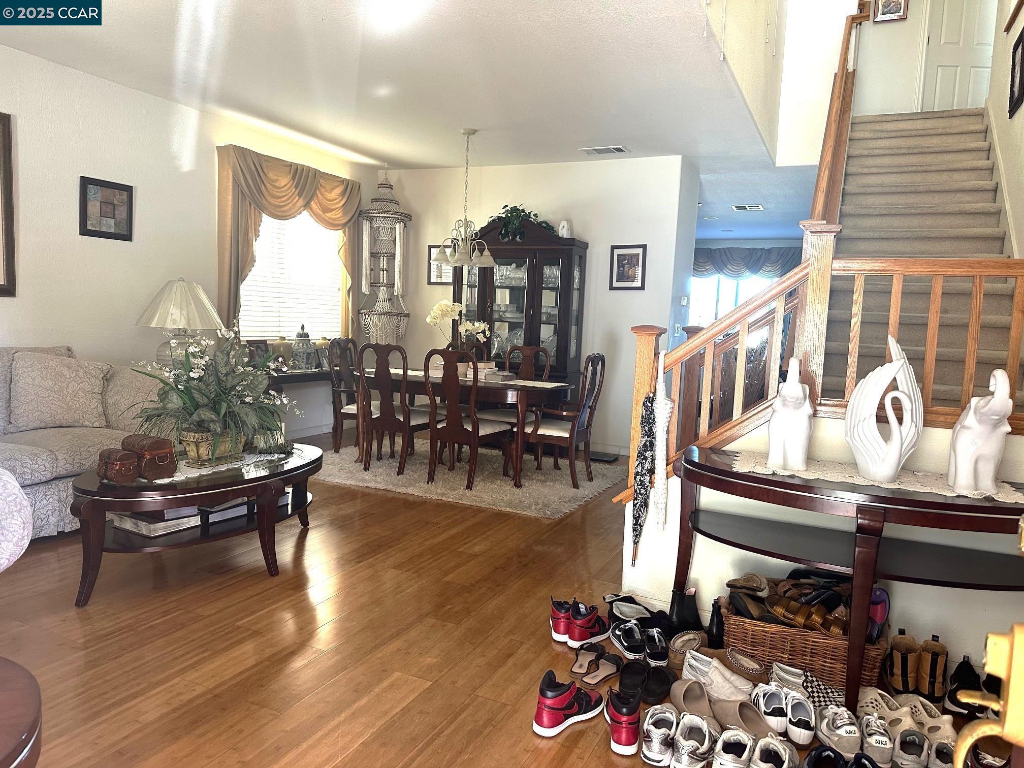 Detail Gallery Image 5 of 19 For 584 Silver Maple Drive, Hercules,  CA 94547 - 4 Beds | 3 Baths