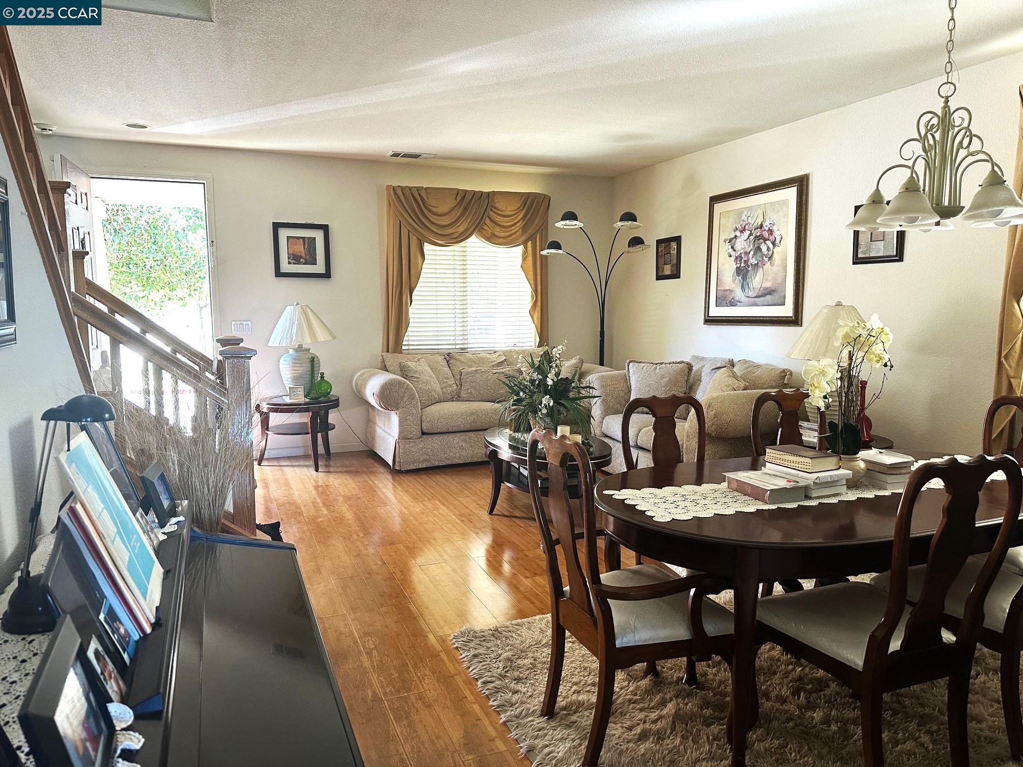 Detail Gallery Image 6 of 19 For 584 Silver Maple Drive, Hercules,  CA 94547 - 4 Beds | 3 Baths