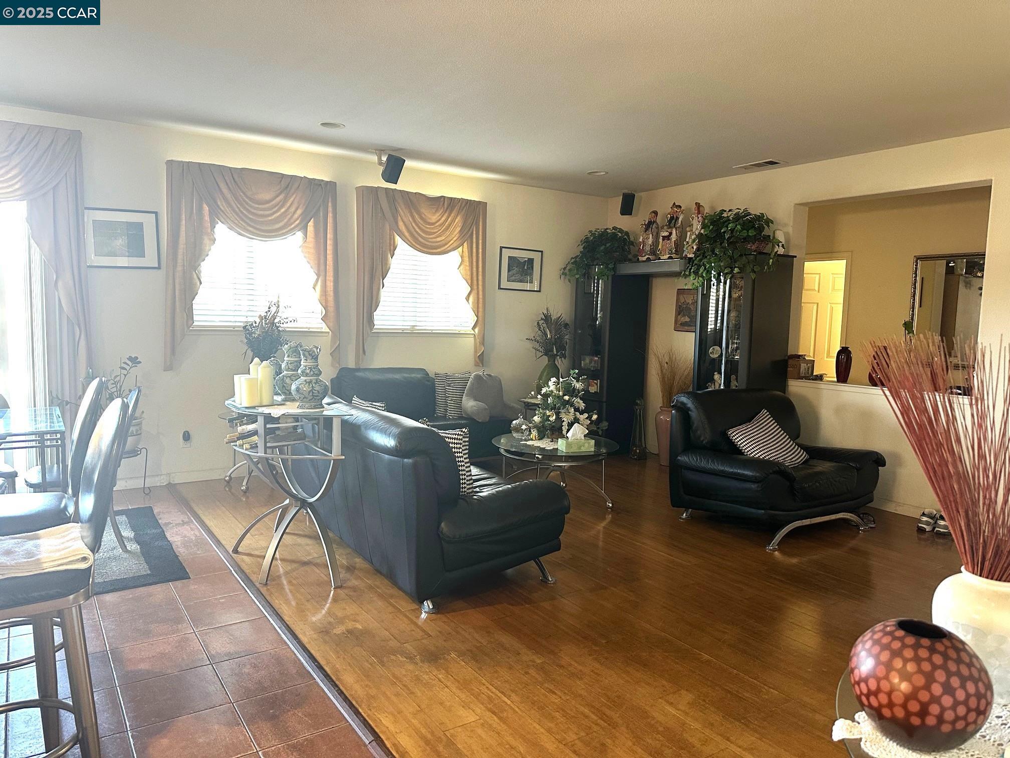 Detail Gallery Image 7 of 19 For 584 Silver Maple Drive, Hercules,  CA 94547 - 4 Beds | 3 Baths